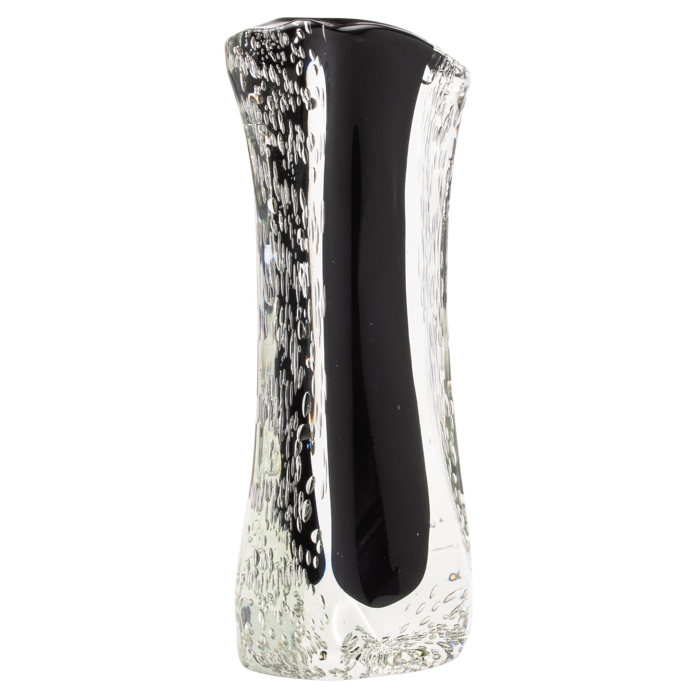 Vaso fluido moderno di Murano soffiato a mano in nero onice con bolle d'aria