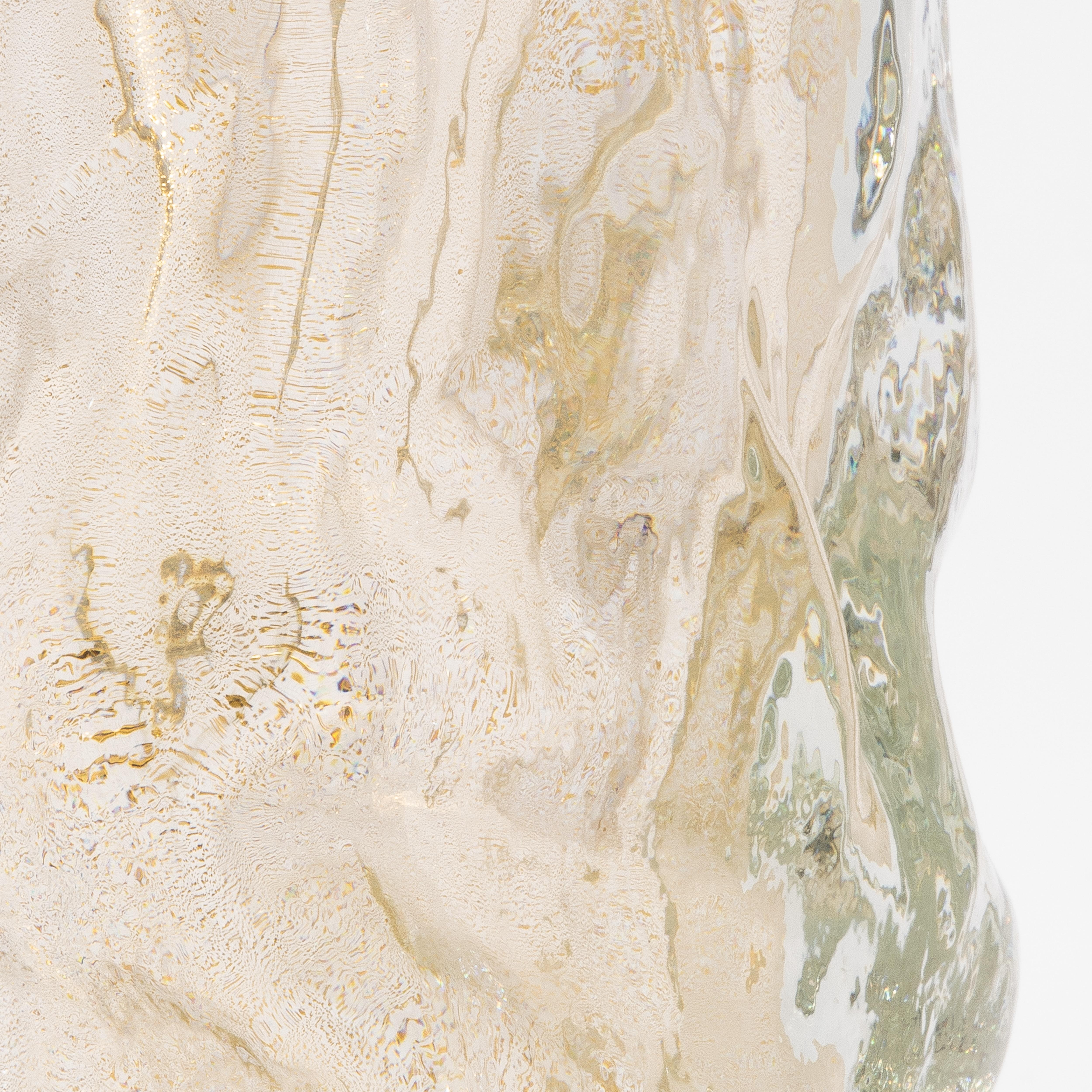Vaso scultoreo moderno di Murano soffiato a mano, trasparente e con riflessi d'oro a 24 carati Grande In condizioni Nuovo in vendita a West Hollywood, CA