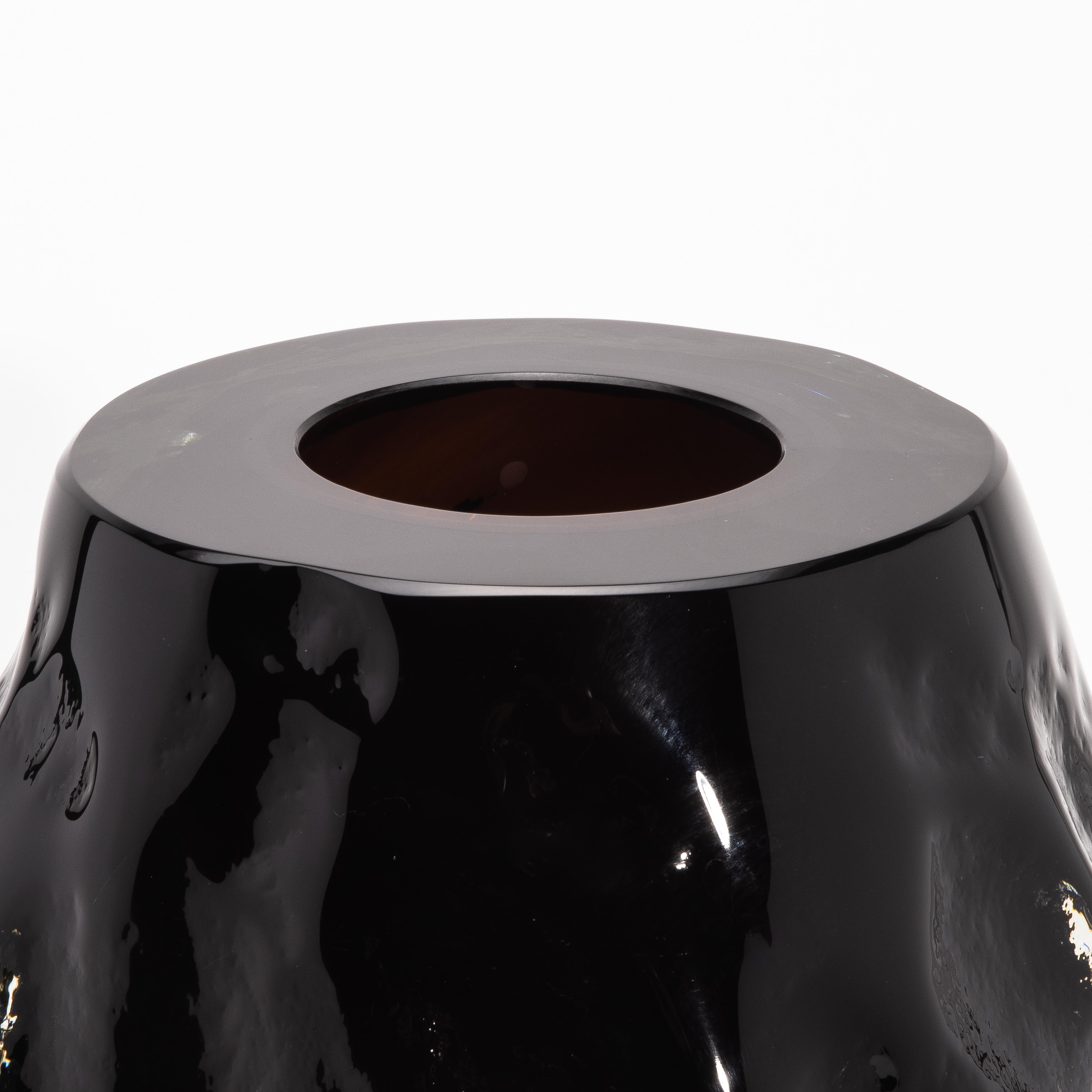 Vaso scultoreo moderno di Murano soffiato a mano in nero onice In condizioni Nuovo in vendita a West Hollywood, CA