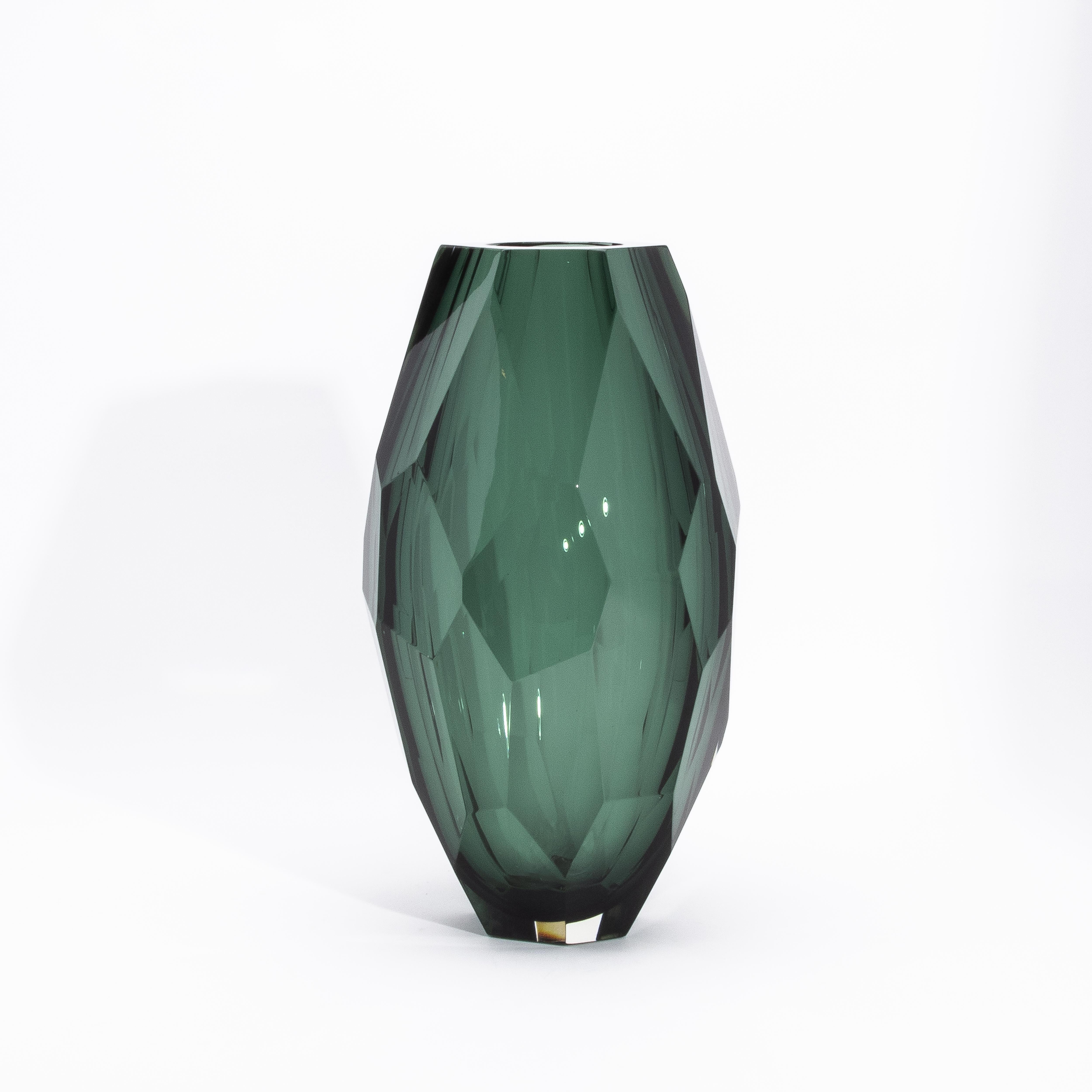 Moderne Grand vase à facettes moderne de Murano soufflé à la main, vert émeraude en vente