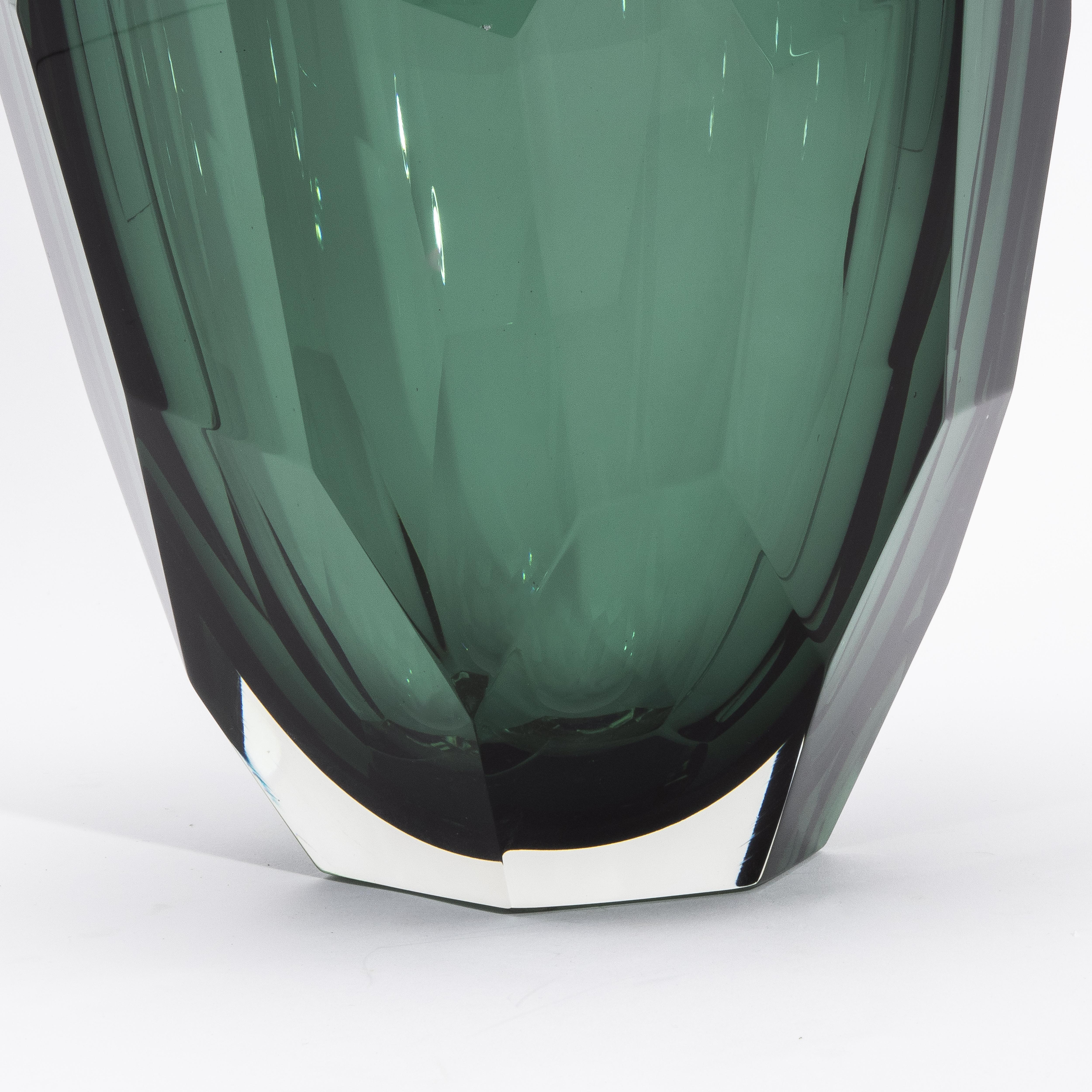 italien Grand vase à facettes moderne de Murano soufflé à la main, vert émeraude en vente