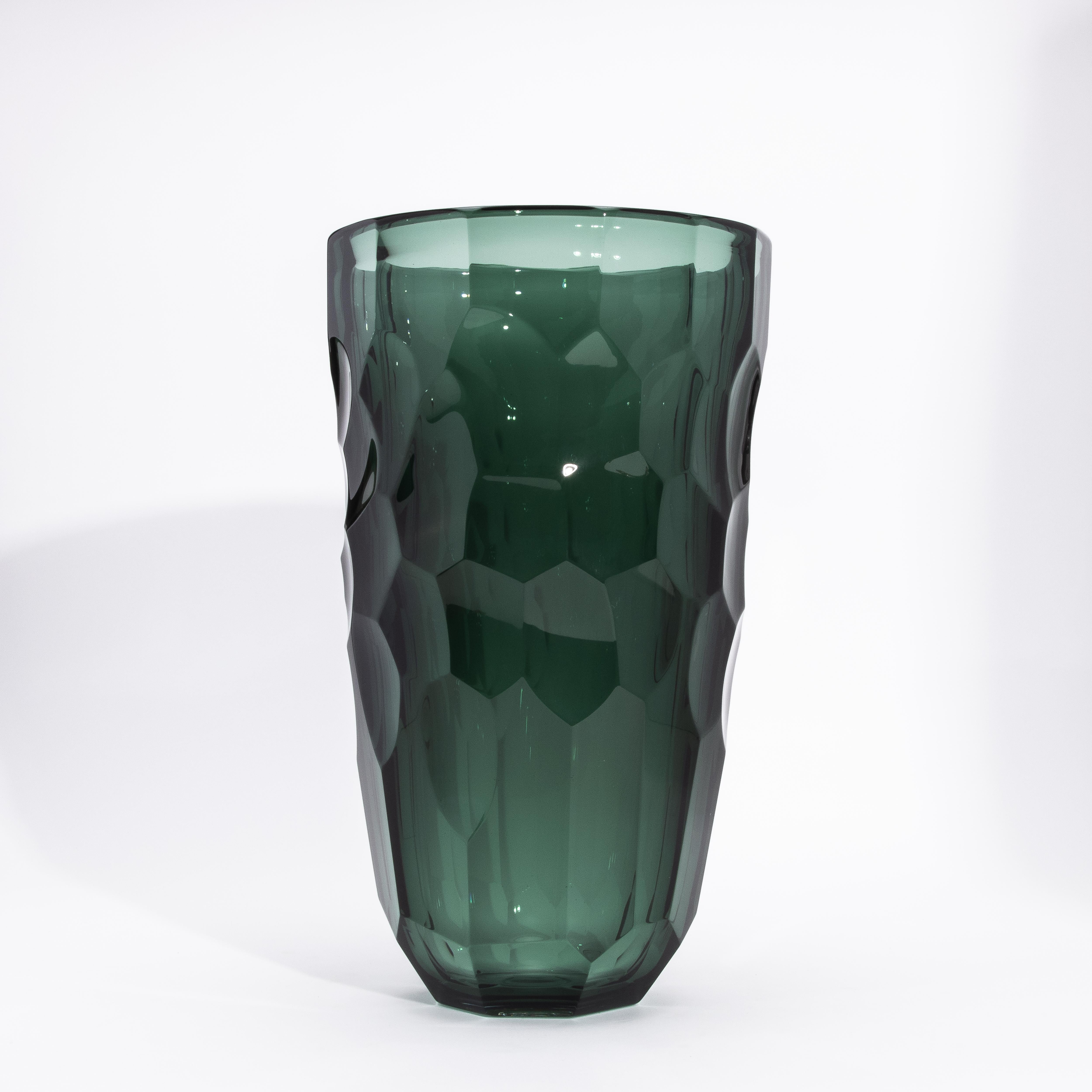 Grand vase à facettes moderne de Murano soufflé à la main en vert eucalyptus Neuf - En vente à West Hollywood, CA