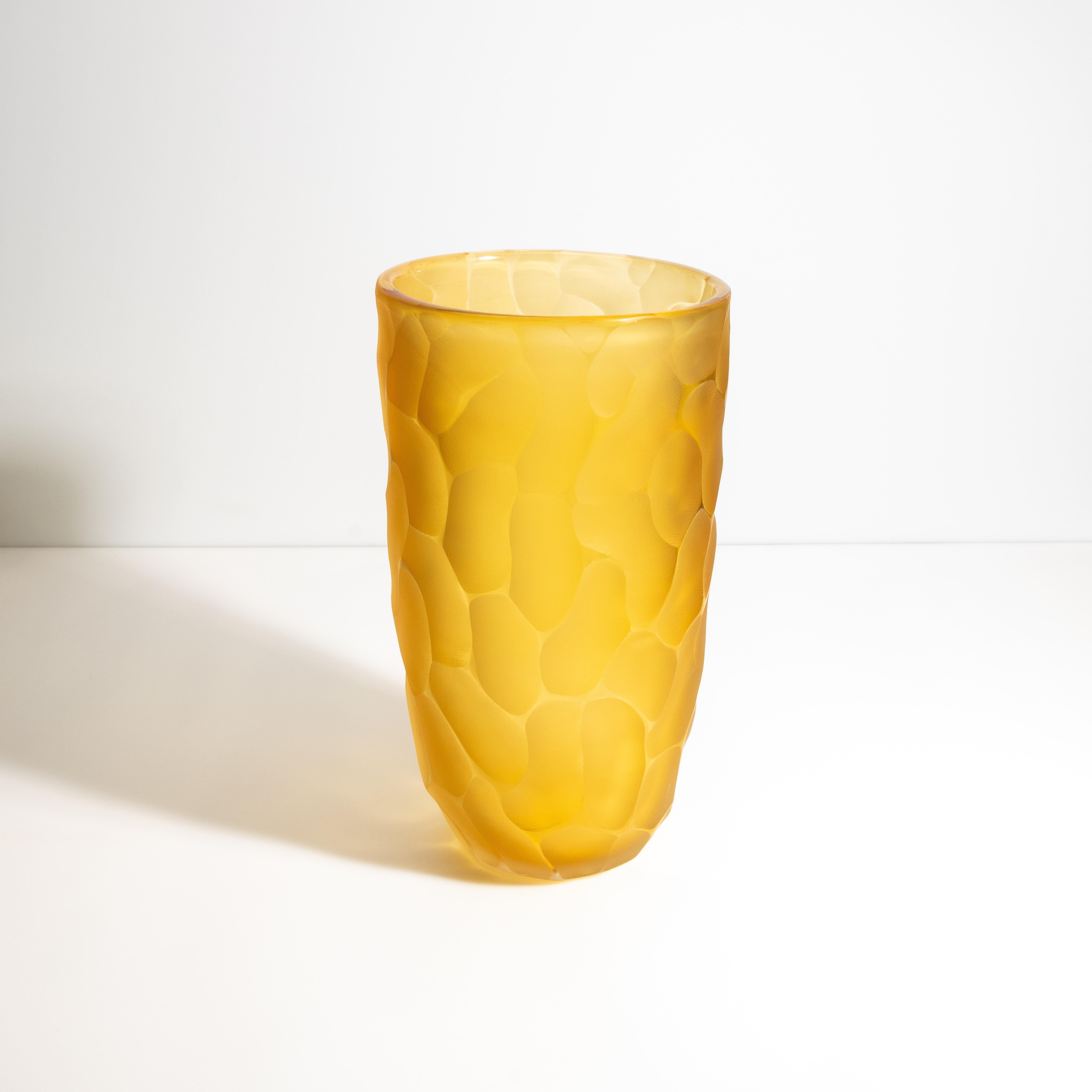 Moderno Vaso a luna di Murano soffiato a mano in ambra L.L.A. in vendita