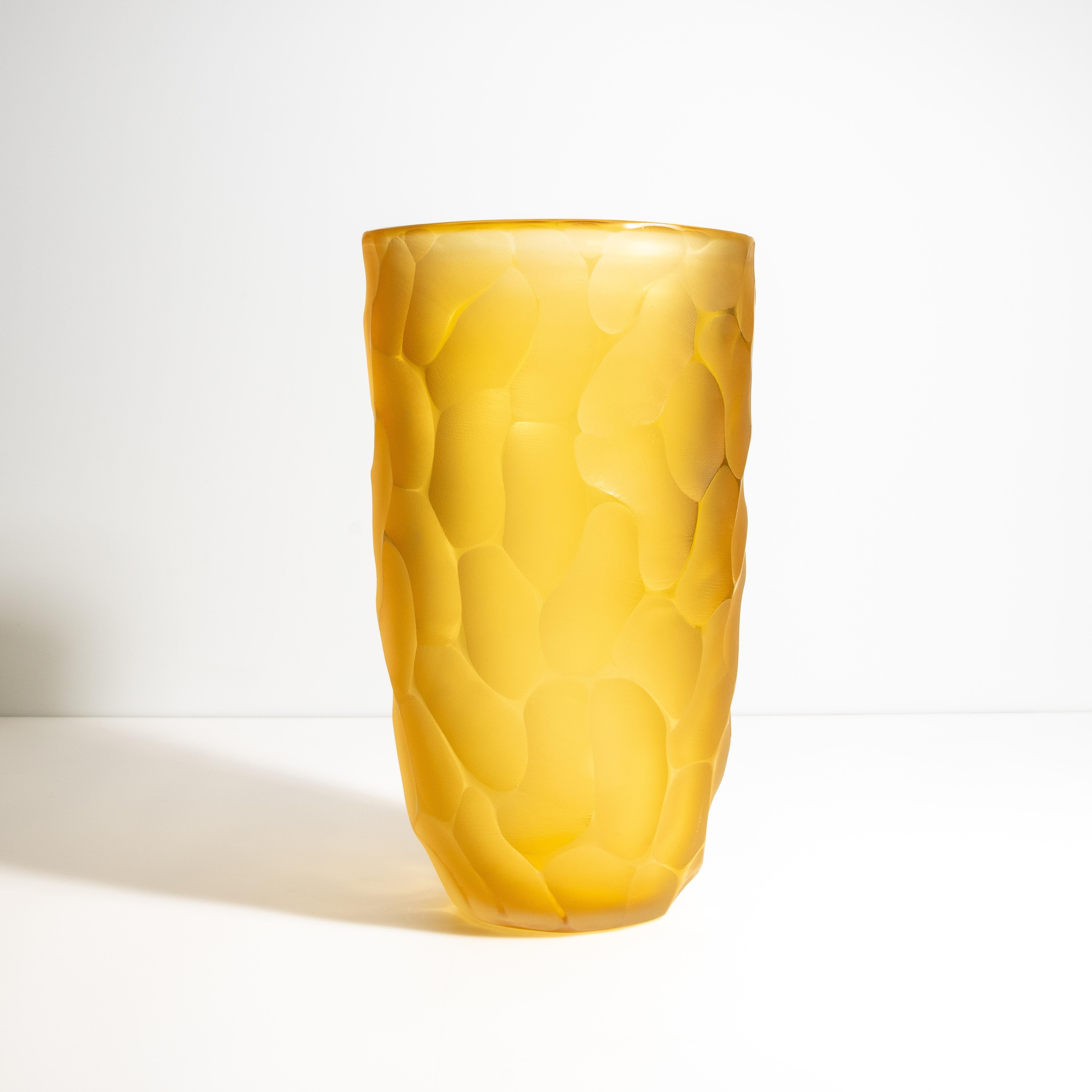 Vaso a luna di Murano soffiato a mano in ambra L.L.A. In condizioni ottime in vendita a West Hollywood, CA