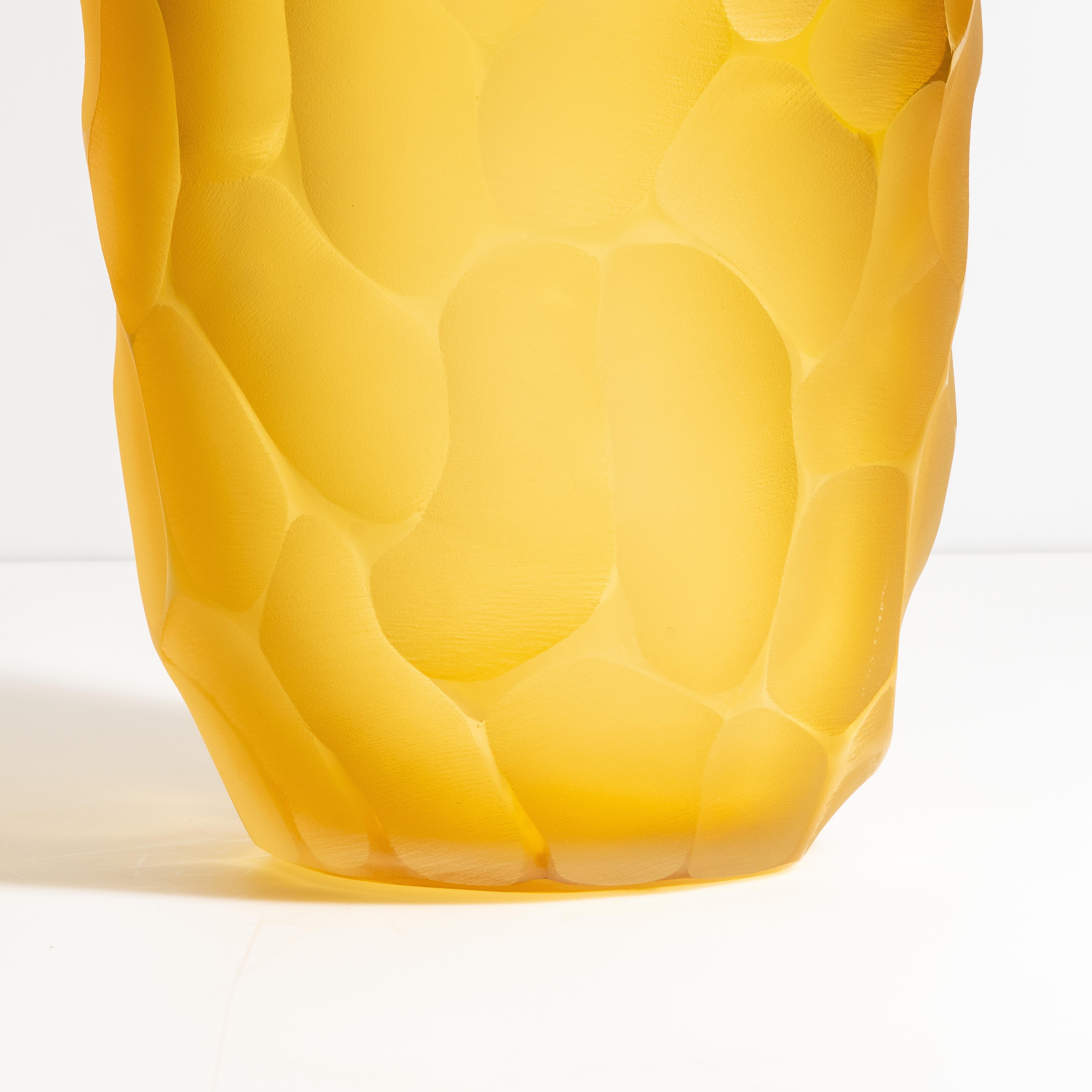 XXI secolo e contemporaneo Vaso a luna di Murano soffiato a mano in ambra L.L.A. in vendita