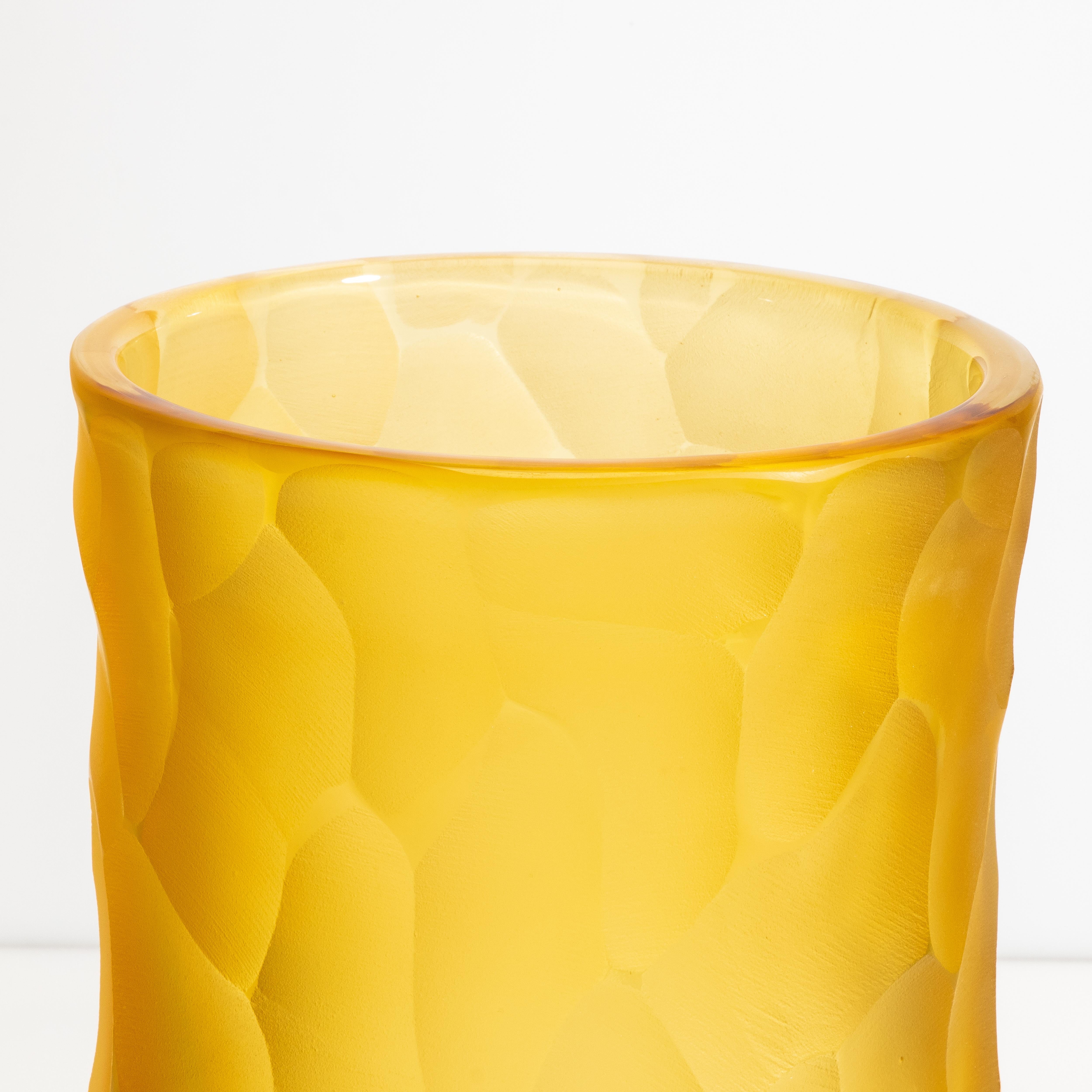 Fatto a mano Vaso a luna di Murano soffiato a mano in ambra S in vendita