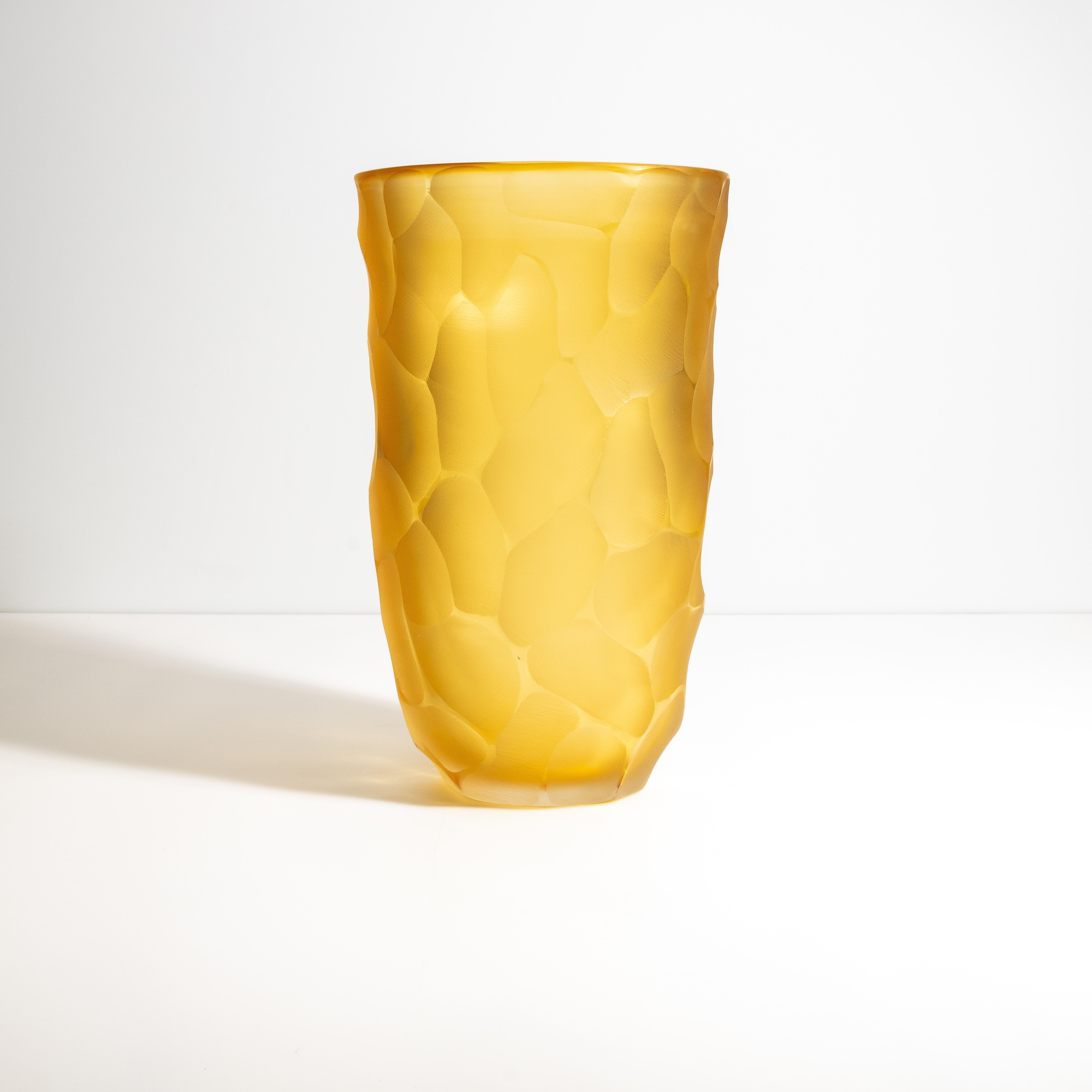 Vaso a luna di Murano soffiato a mano in ambra S In condizioni ottime in vendita a West Hollywood, CA