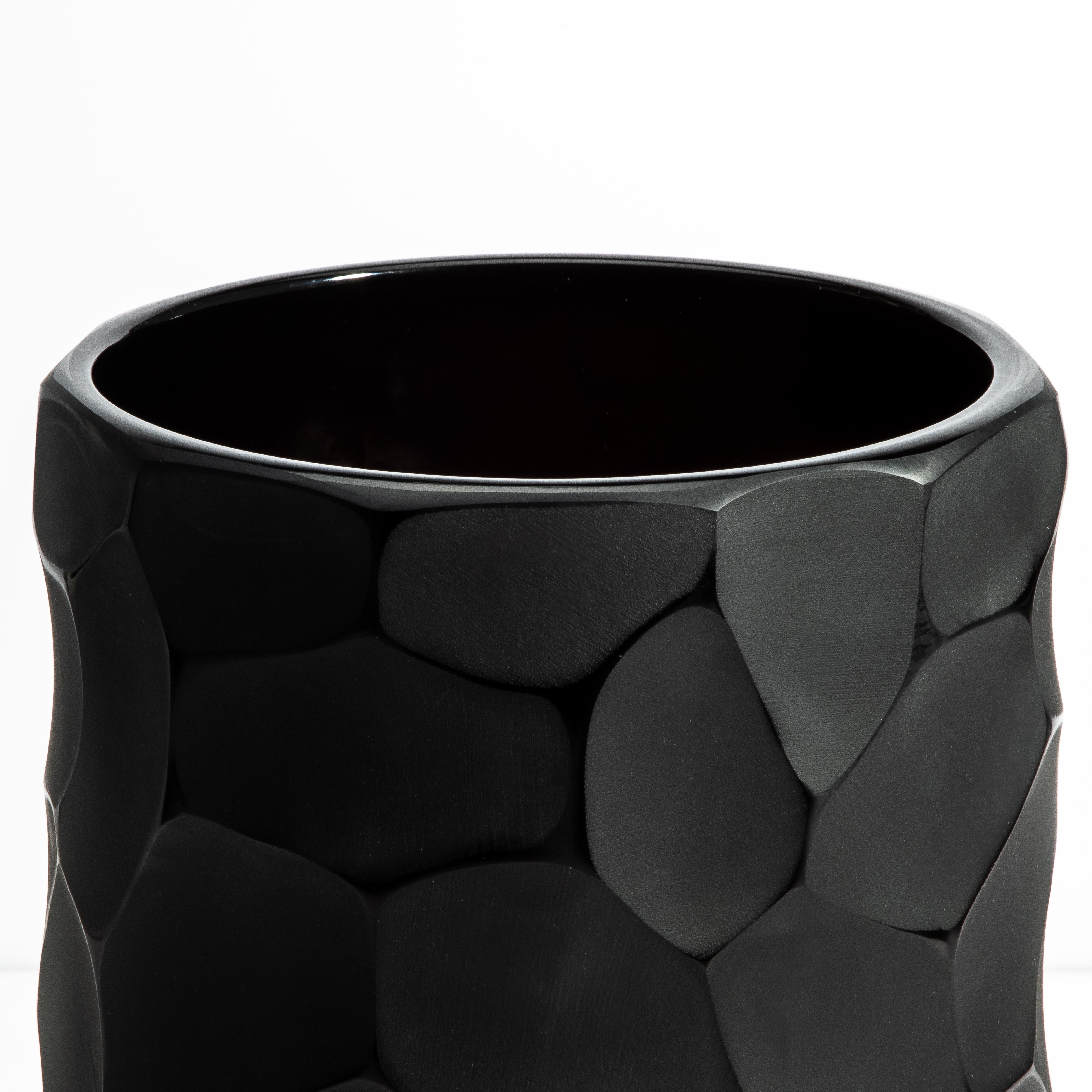 Italiano Vaso a luna di Murano soffiato a mano in nero medio in vendita