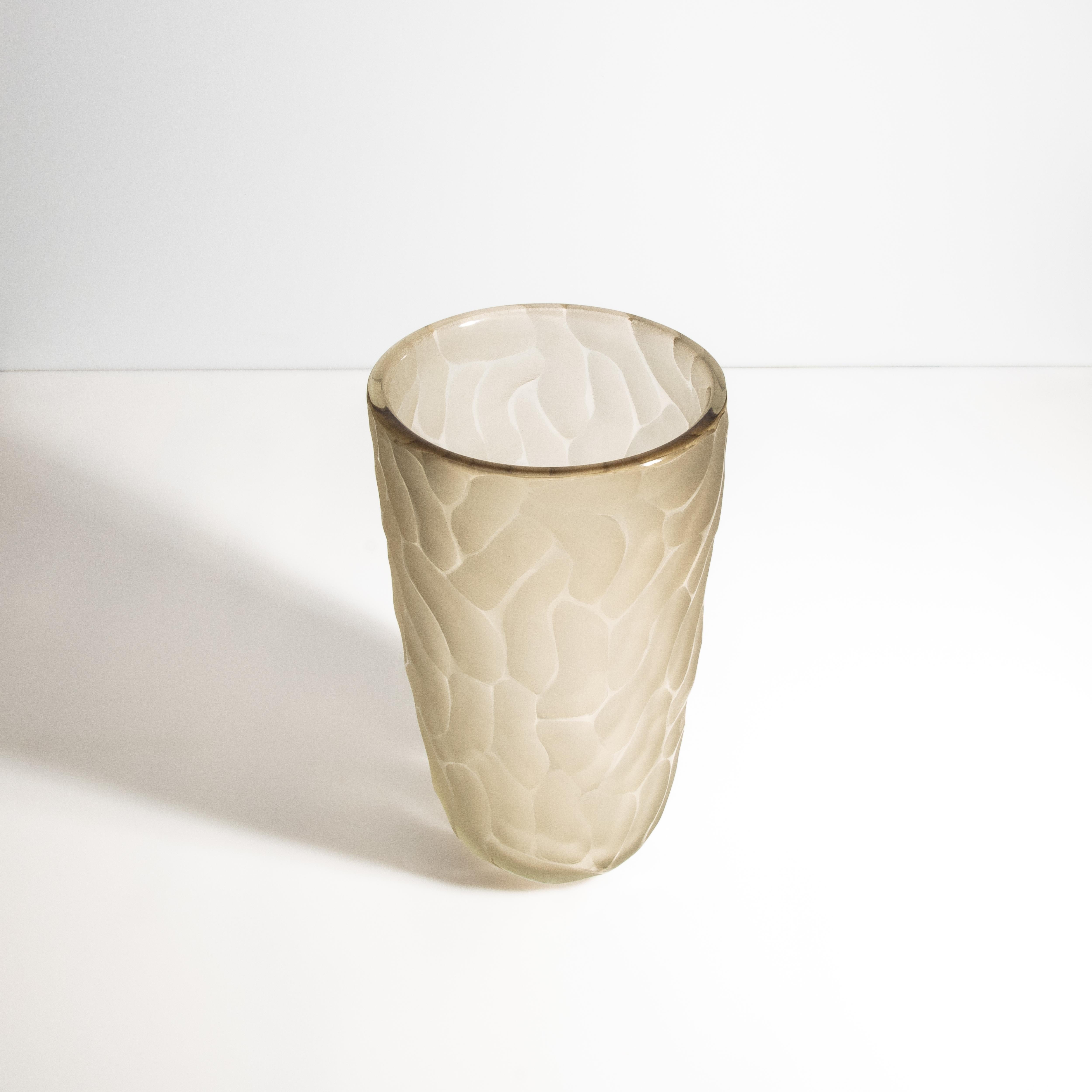 Moderno Vaso a luna di Murano soffiato a mano in oro piccolo in vendita