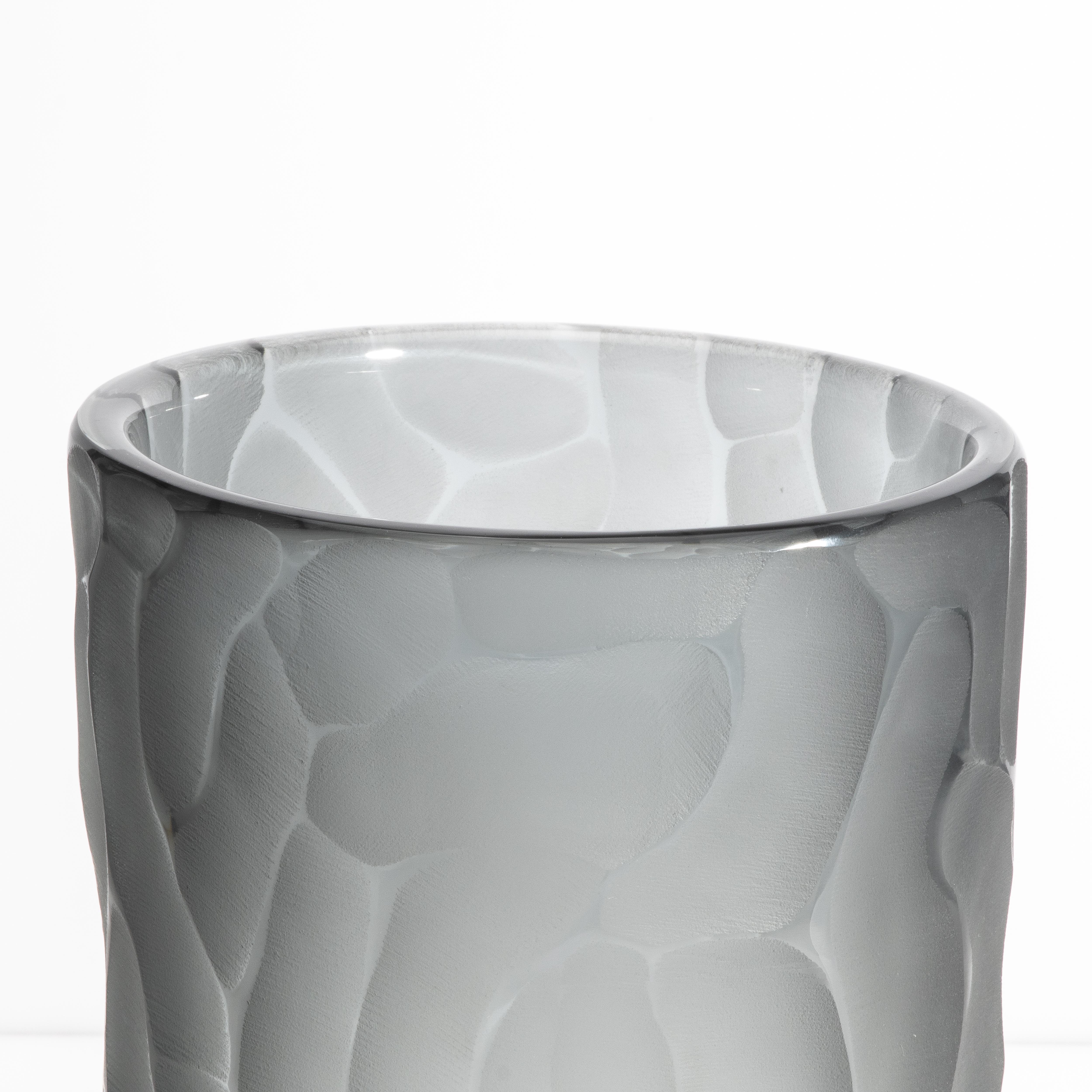 Fatto a mano Vaso a forma di luna di Murano soffiato a mano, grigio e grande in vendita