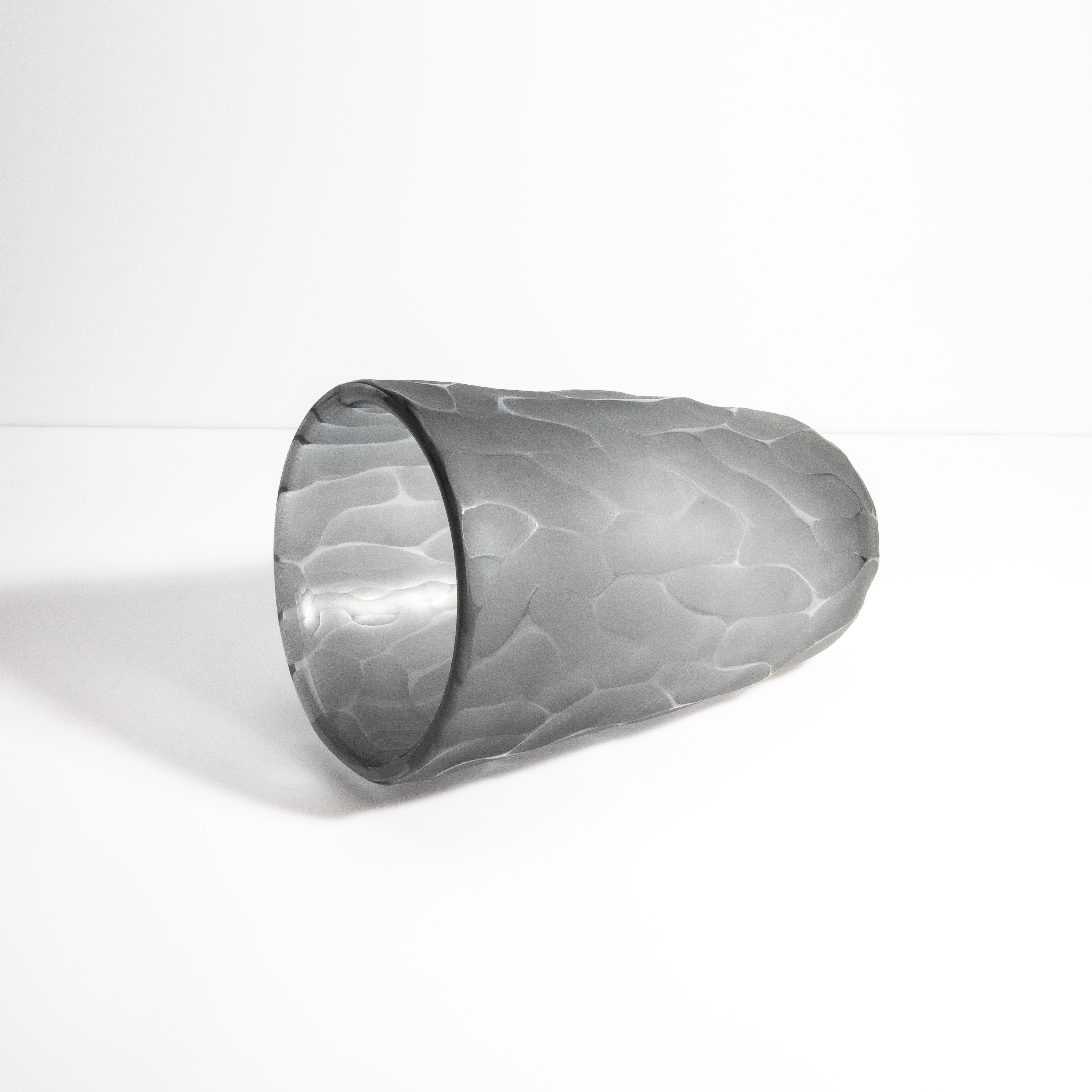 Vaso a forma di luna di Murano soffiato a mano, grigio e grande in vendita 1