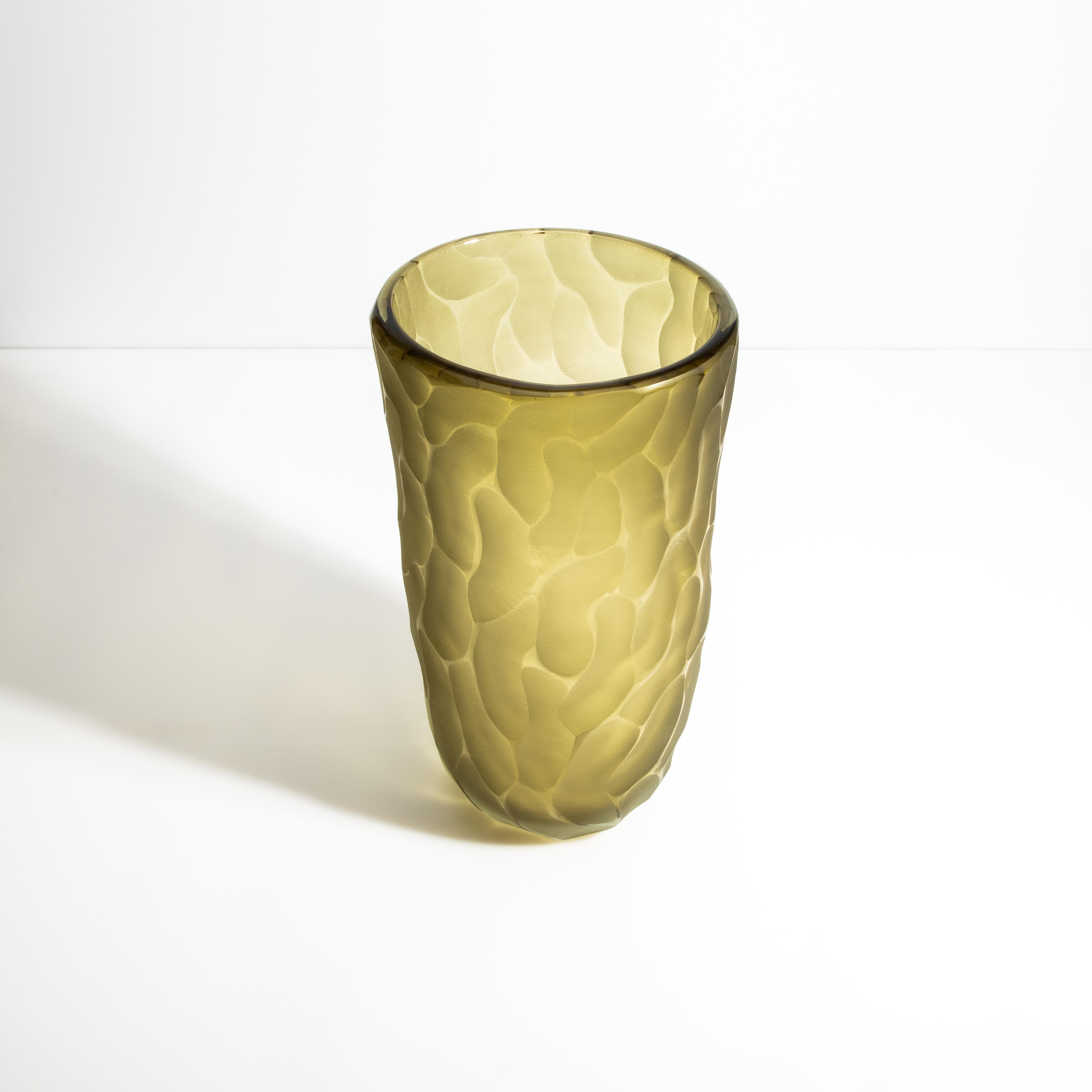 Italiano Vaso a luna di Murano soffiato a mano in Oliver grande in vendita