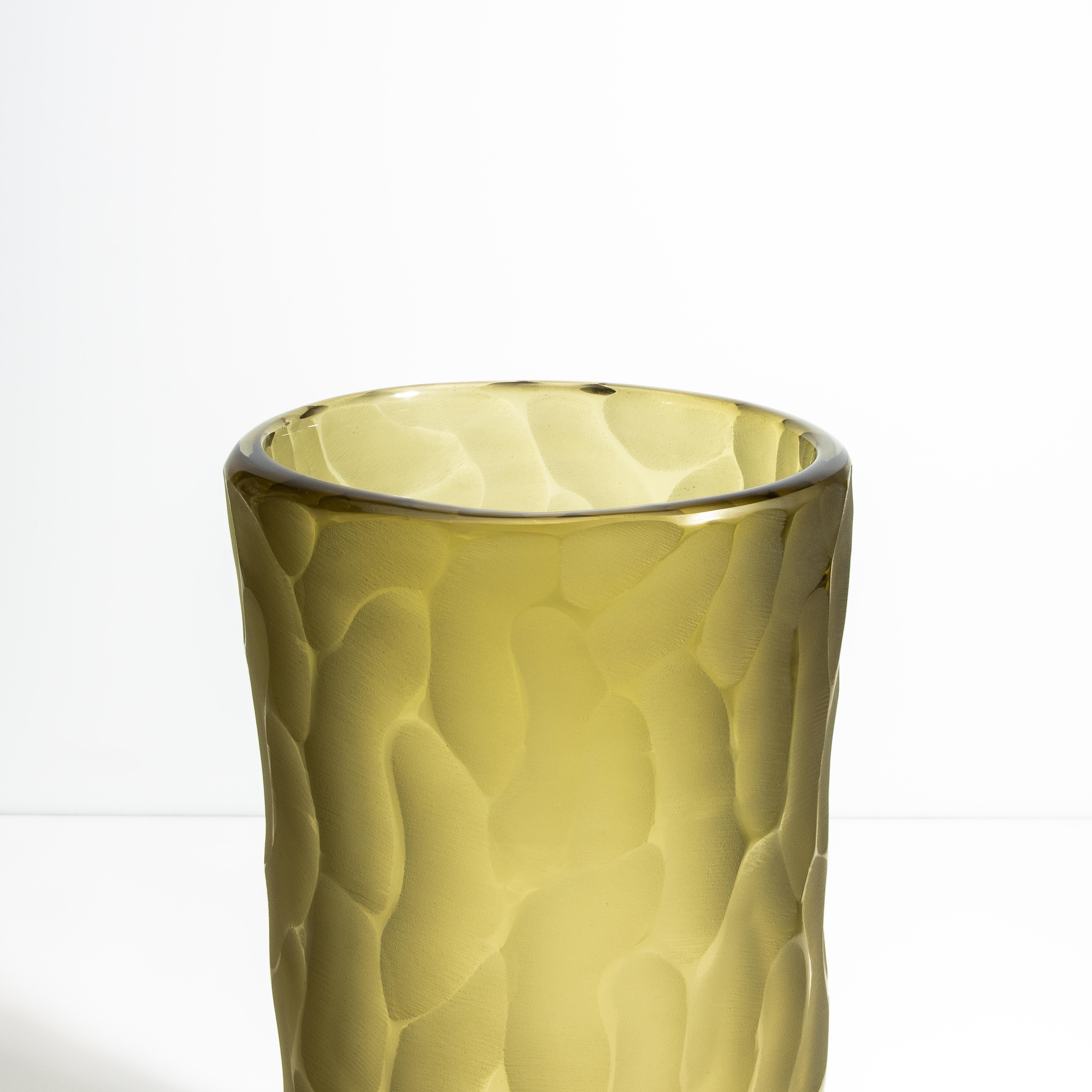 Fatto a mano Vaso a luna di Murano soffiato a mano in Oliver grande in vendita