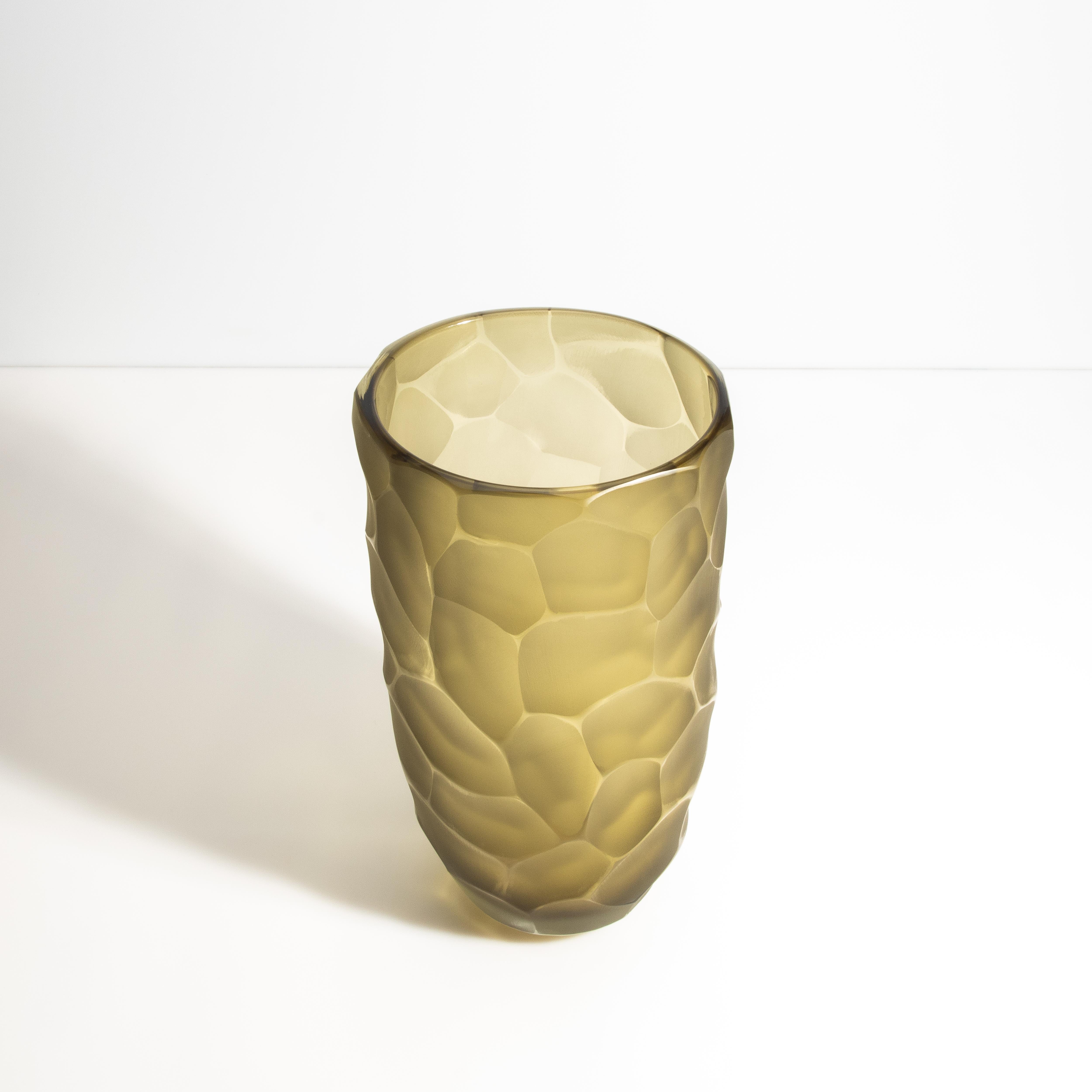 Moderno Vaso a forma di luna di Murano soffiato a mano in Oliver Medium in vendita