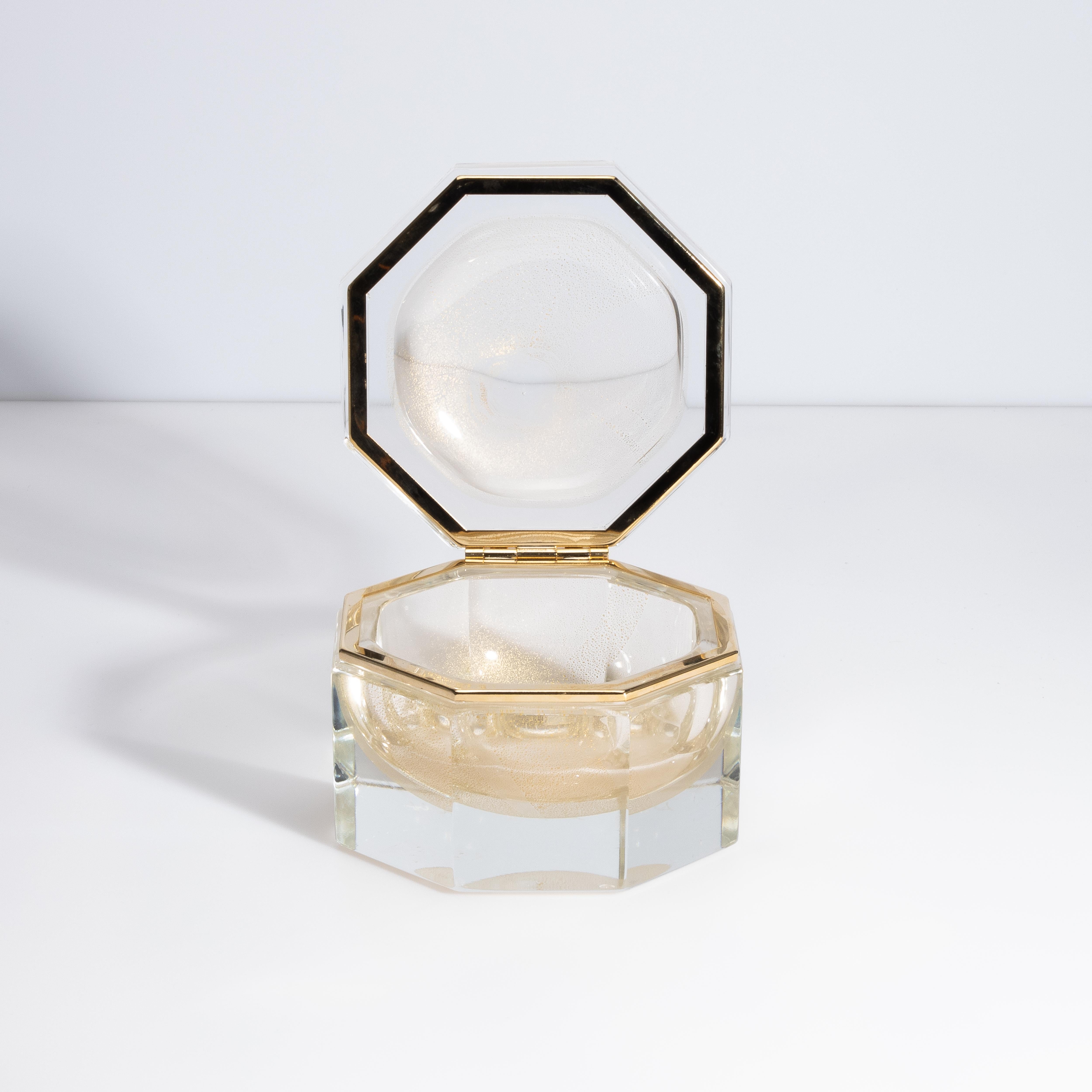 Achteckige mundgeblasene Murano-Glasdose L mit 24 Karat Goldflecken (Moderne) im Angebot