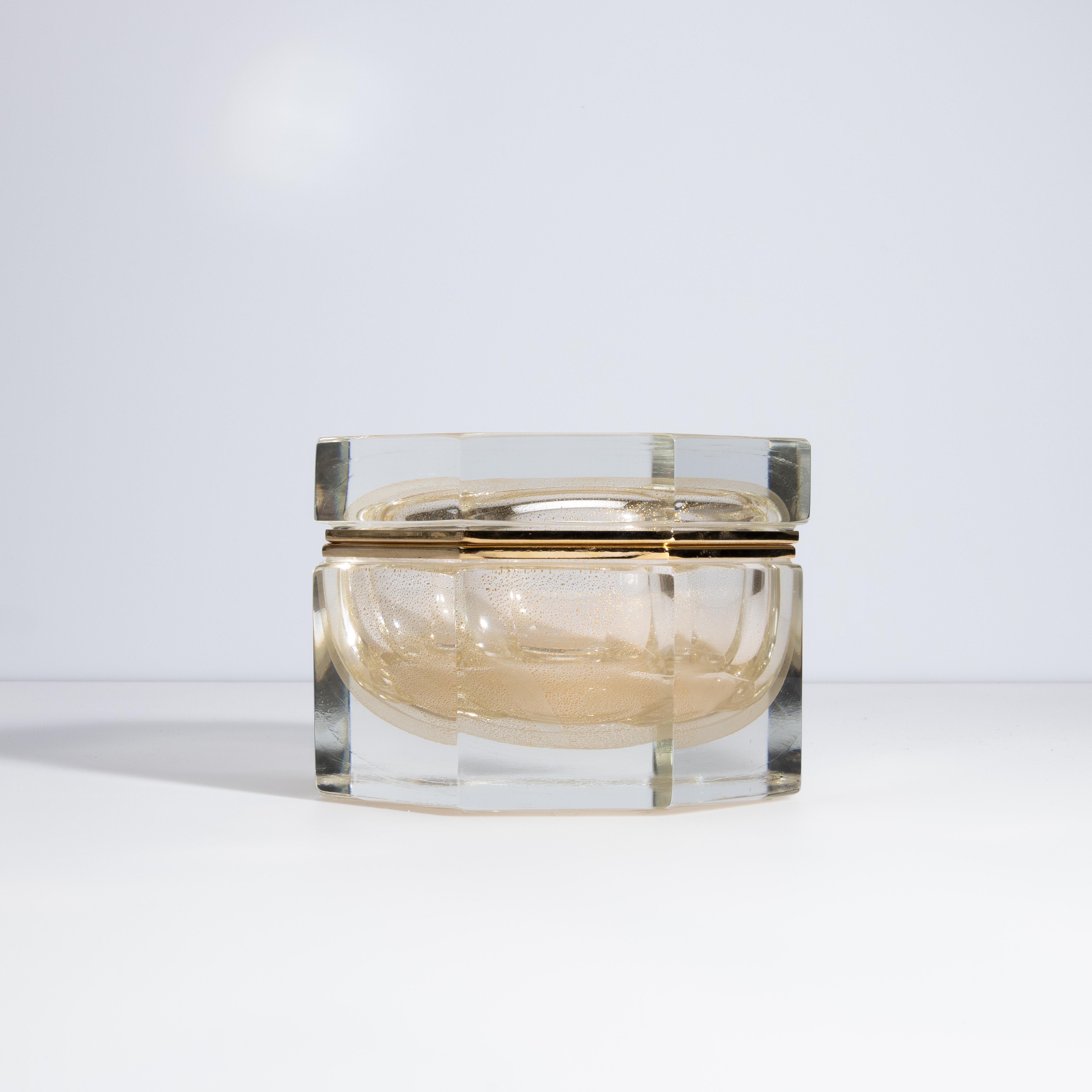 Achteckige mundgeblasene Murano-Glasdose L mit 24 Karat Goldflecken (Handgefertigt) im Angebot