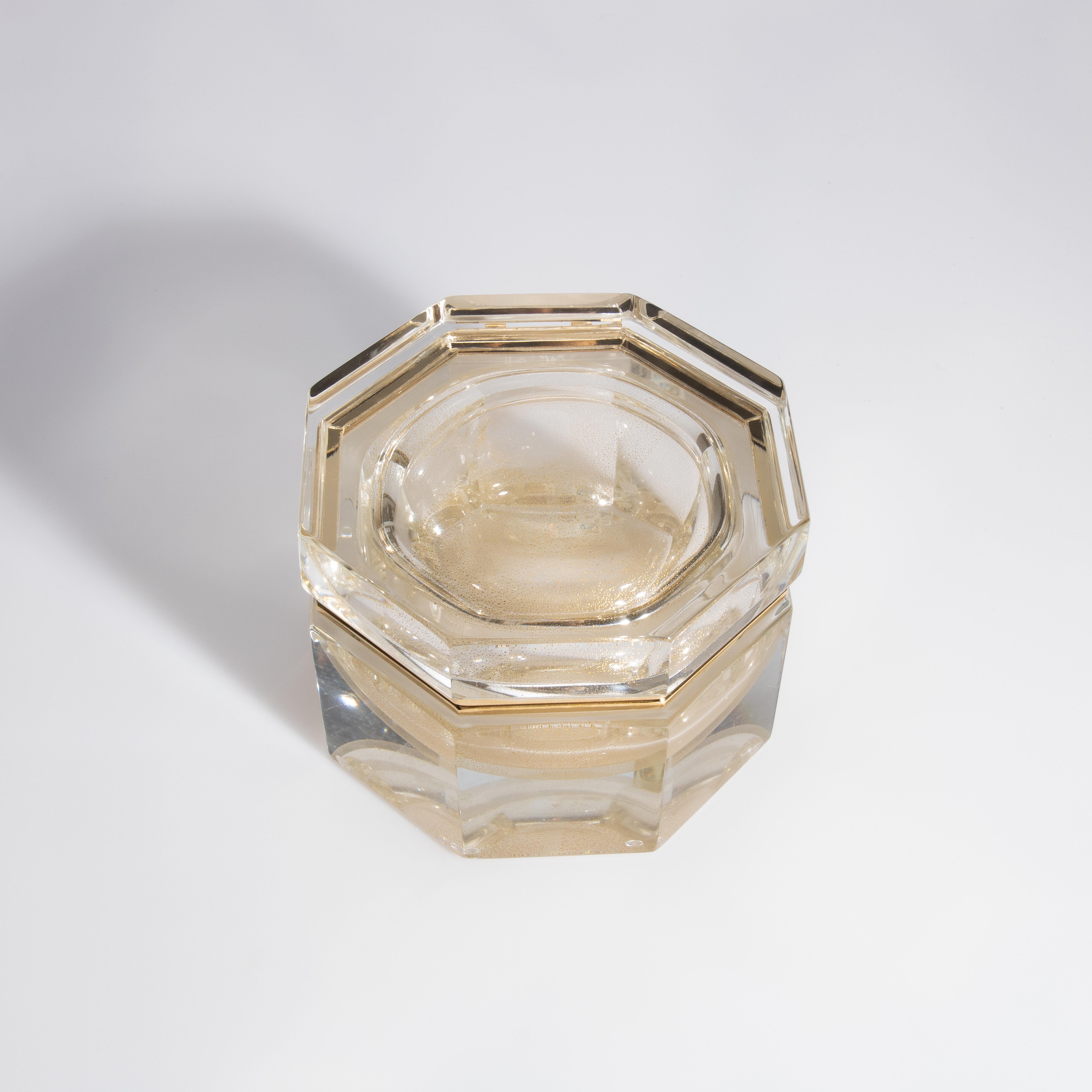 Achteckige mundgeblasene Murano-Glasdose L mit 24 Karat Goldflecken (21. Jahrhundert und zeitgenössisch) im Angebot