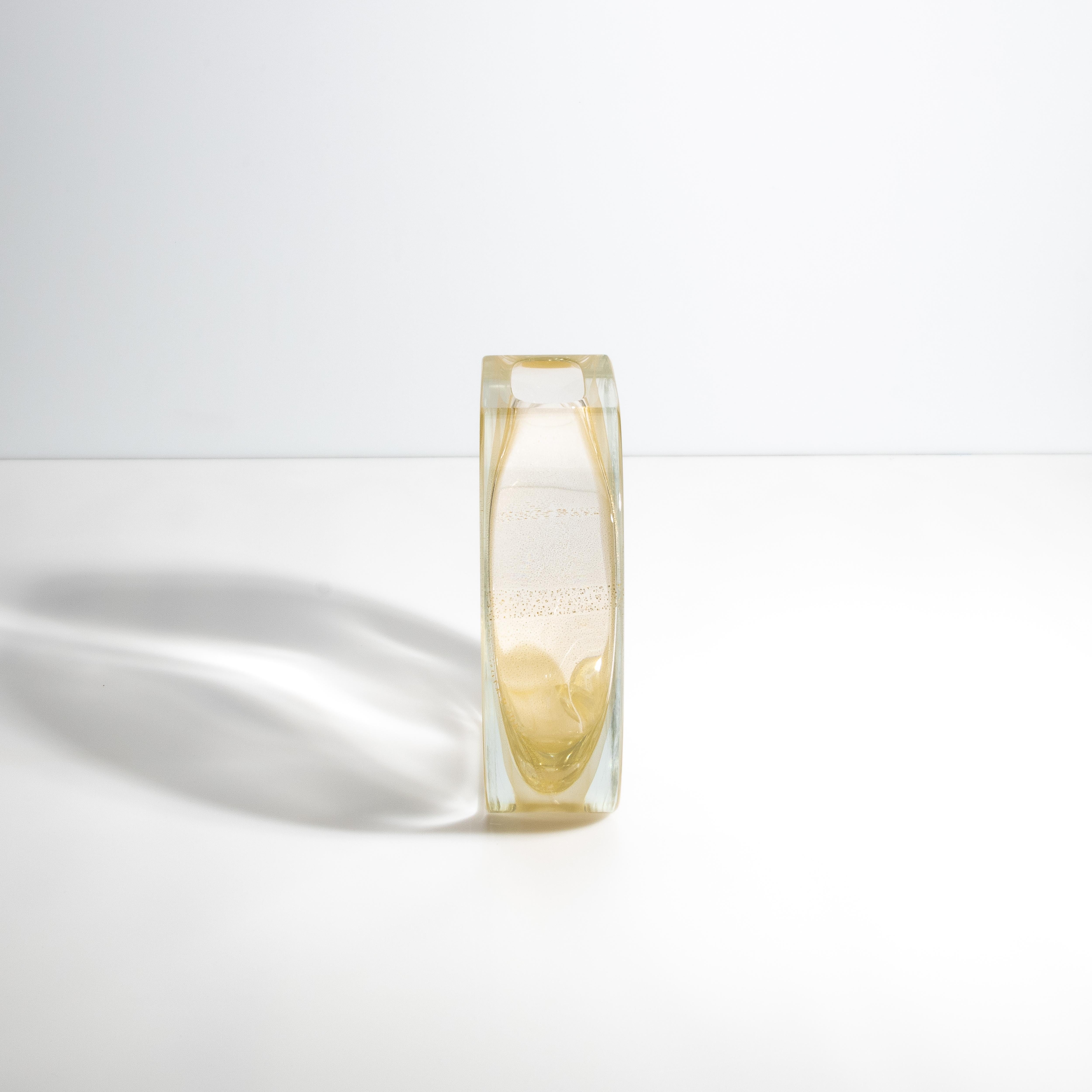 Moderno Vaso Olivia di Murano soffiato a mano, in cristallo con riflessi in oro 24 carati in vendita