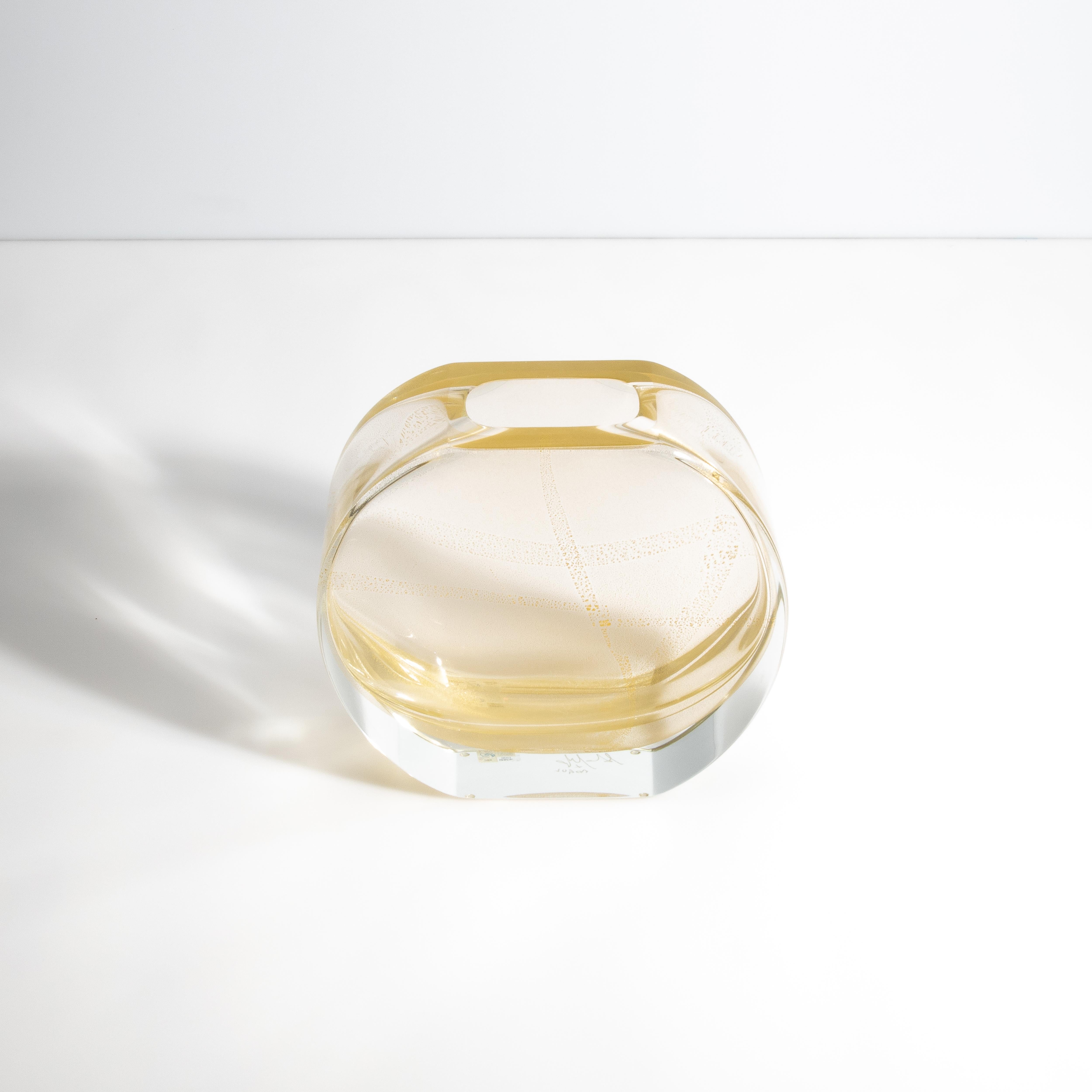 Italiano Vaso Olivia di Murano soffiato a mano, in cristallo con riflessi in oro 24 carati in vendita