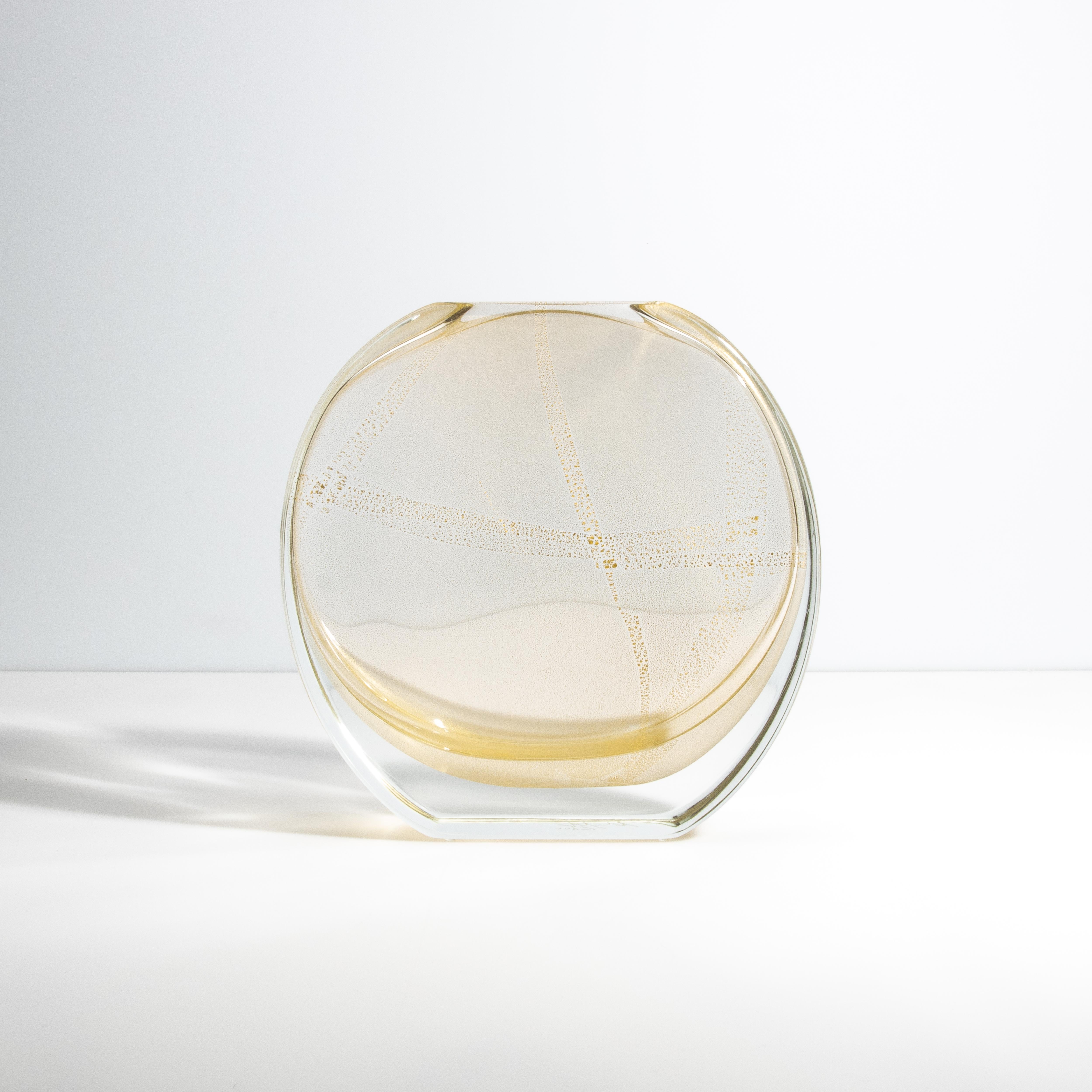 Vaso Olivia di Murano soffiato a mano, in cristallo con riflessi in oro 24 carati In condizioni Nuovo in vendita a West Hollywood, CA