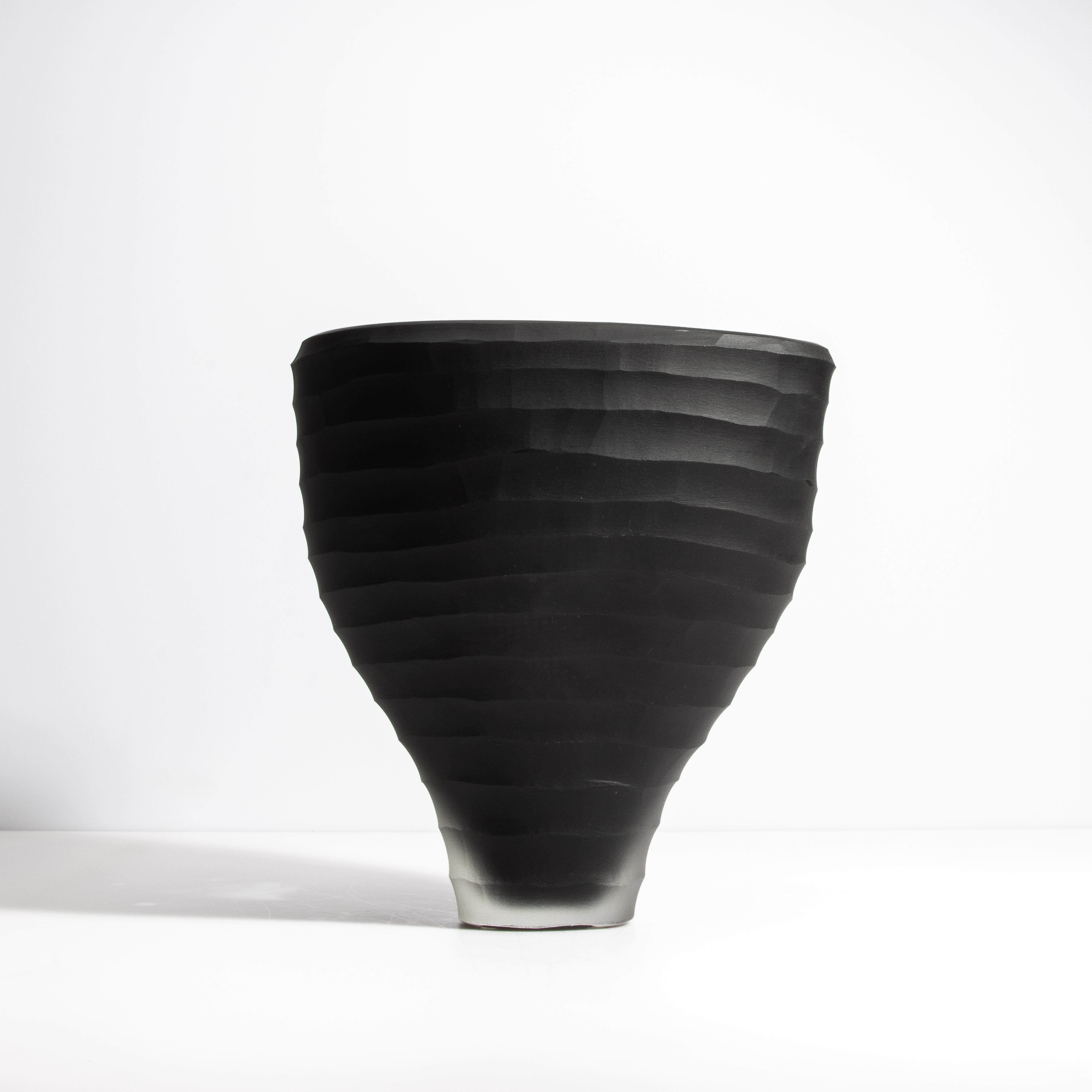 Verre de Murano Vase Pedrera de Murano soufflé à la main en noir en vente