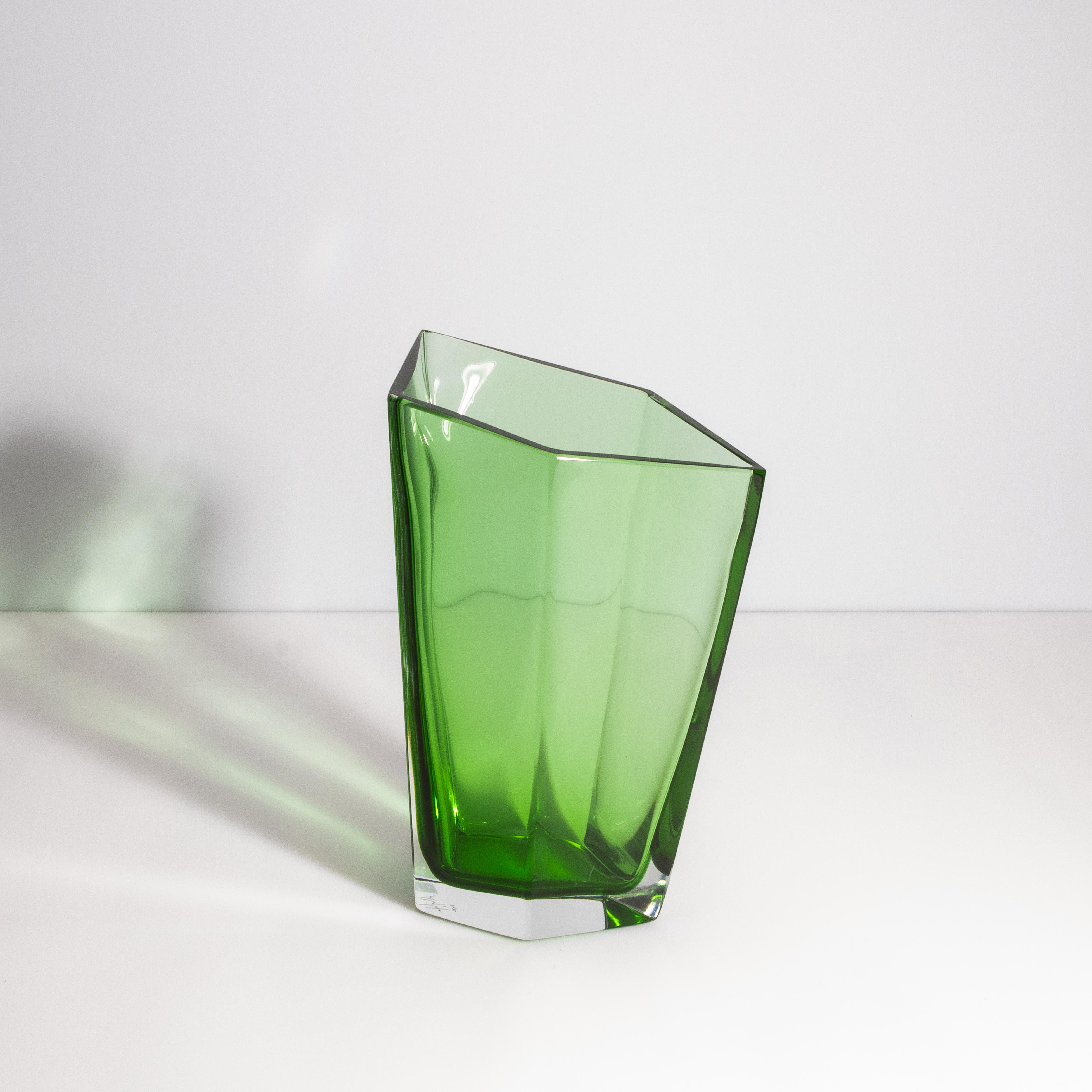 Moderno Vaso Penta di Murano soffiato a mano in Greene & Greene Grande in vendita