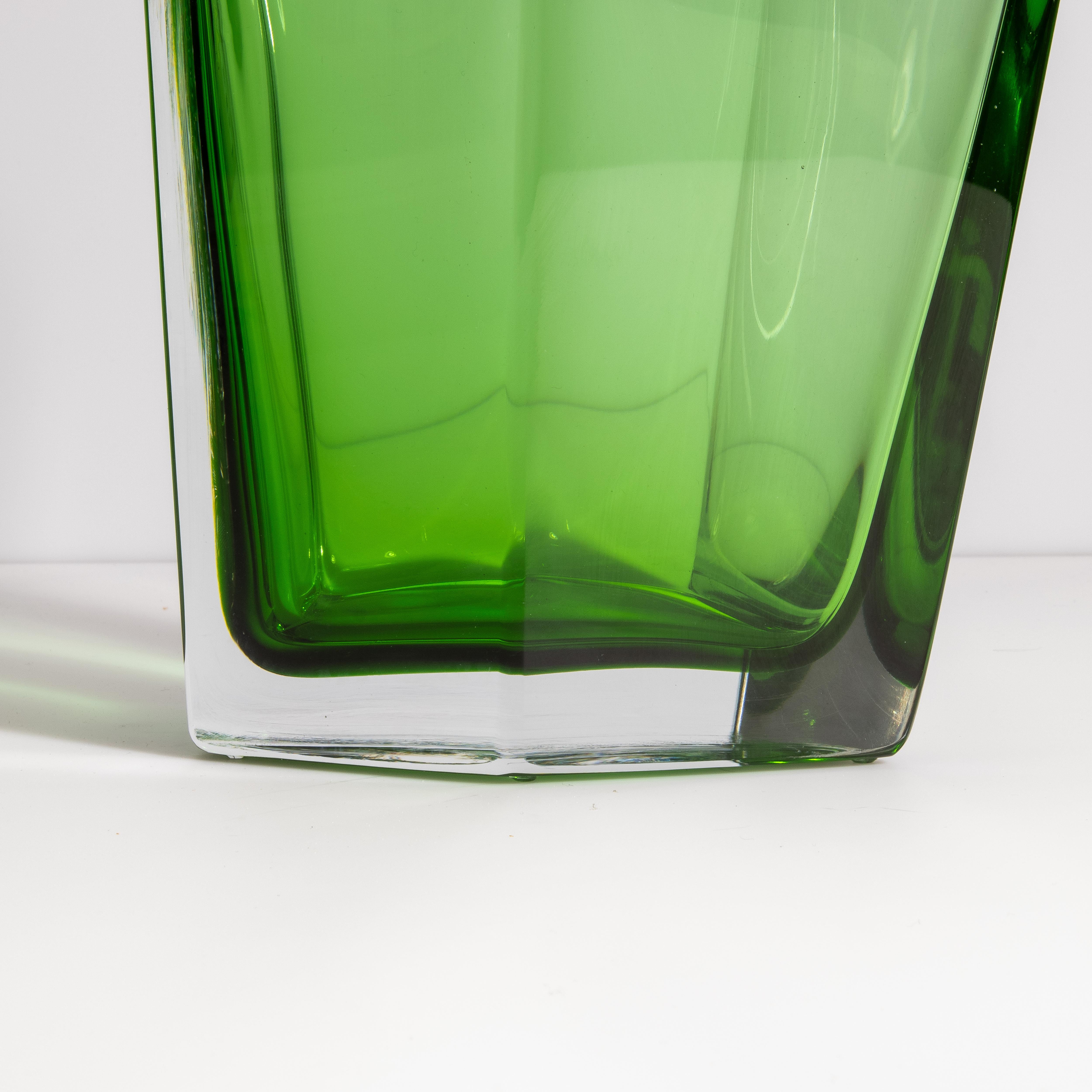 XXI secolo e contemporaneo Vaso Penta di Murano soffiato a mano in Greene & Greene Grande in vendita