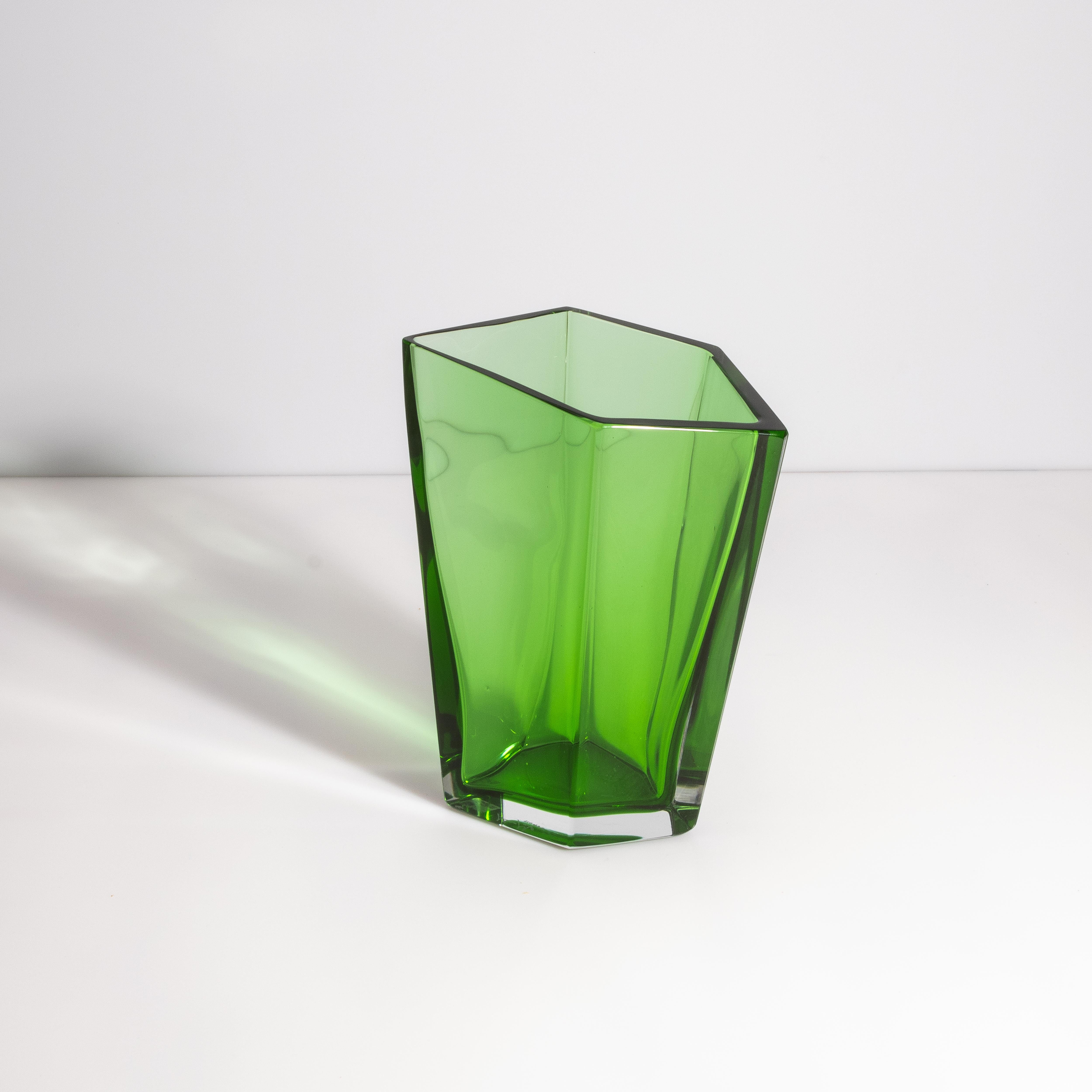 Moderno Vaso Penta di Murano soffiato a mano in Greene & Greene Medio in vendita