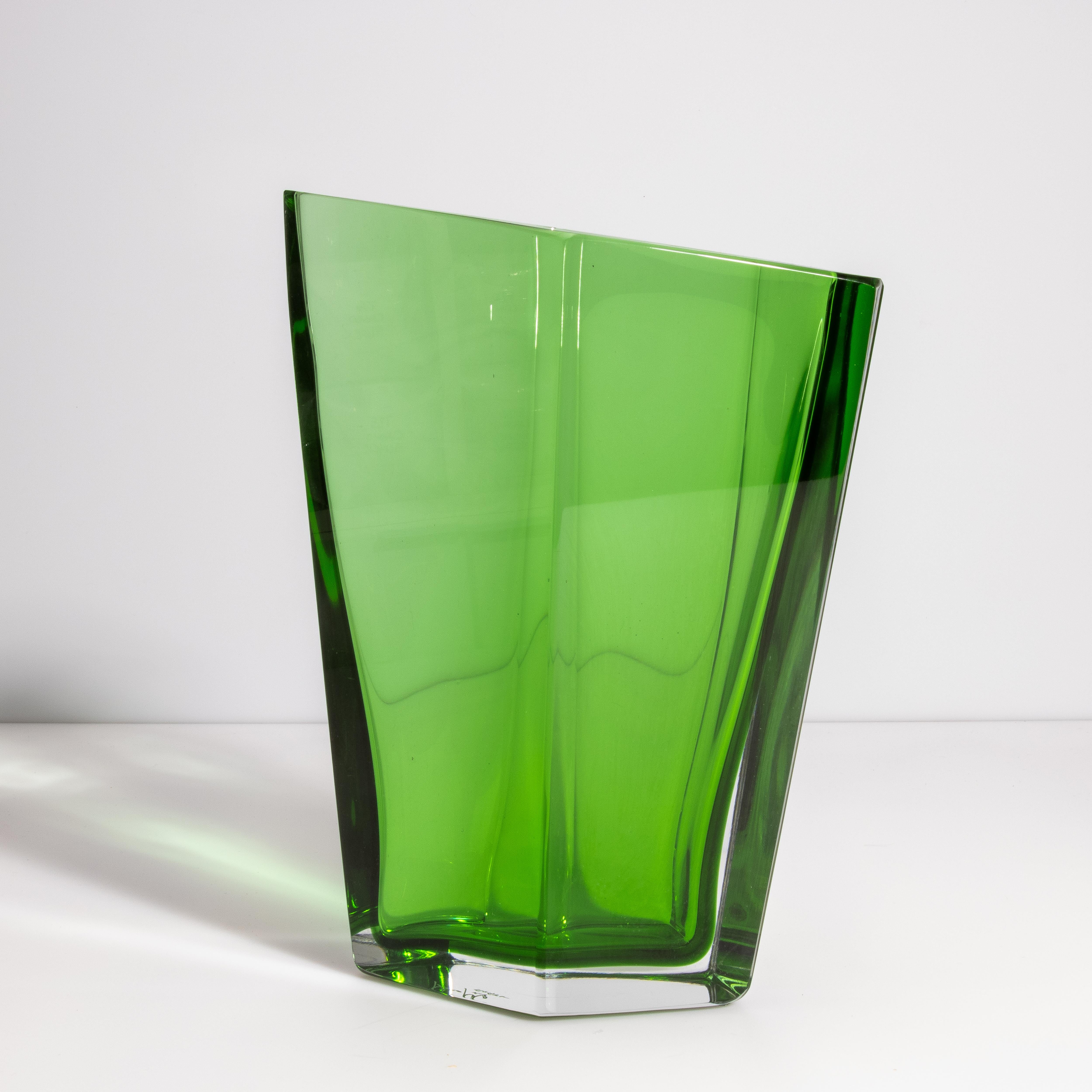 Fatto a mano Vaso Penta di Murano soffiato a mano in Greene & Greene Medio in vendita