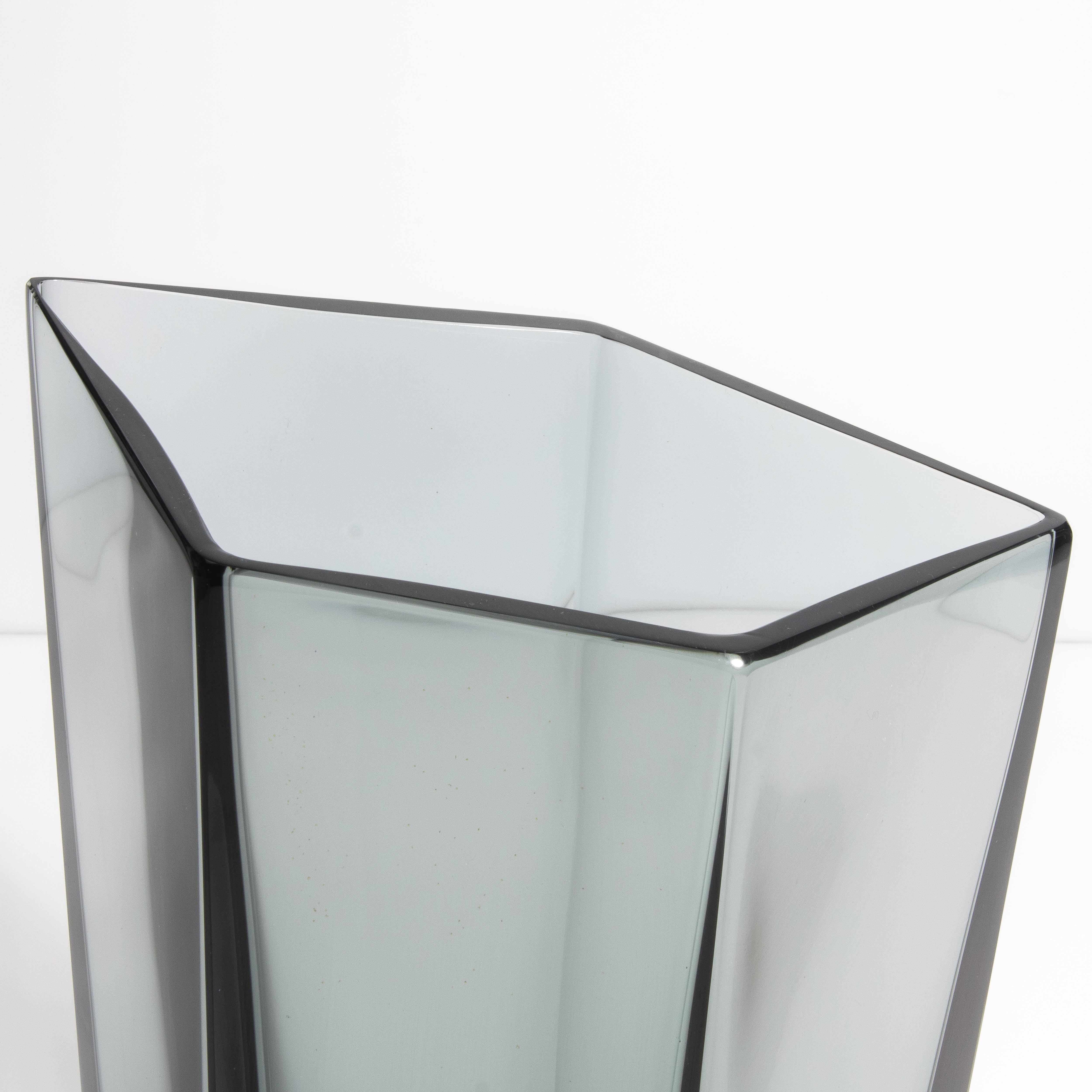 Vaso Penta di Murano soffiato a mano e di colore grigio, grande In condizioni Nuovo in vendita a West Hollywood, CA