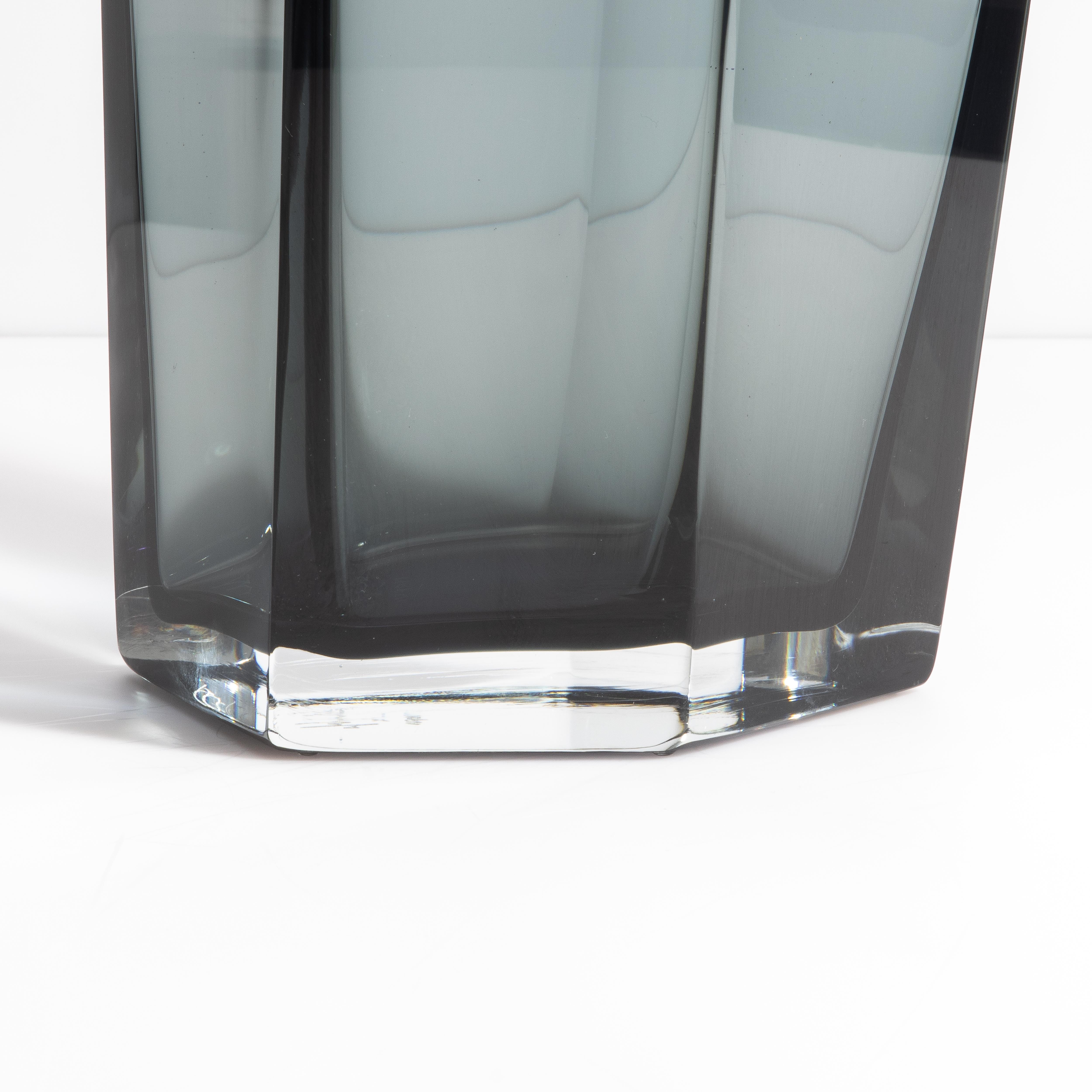 Vetro di Murano Vaso Penta di Murano soffiato a mano e di colore grigio, grande in vendita