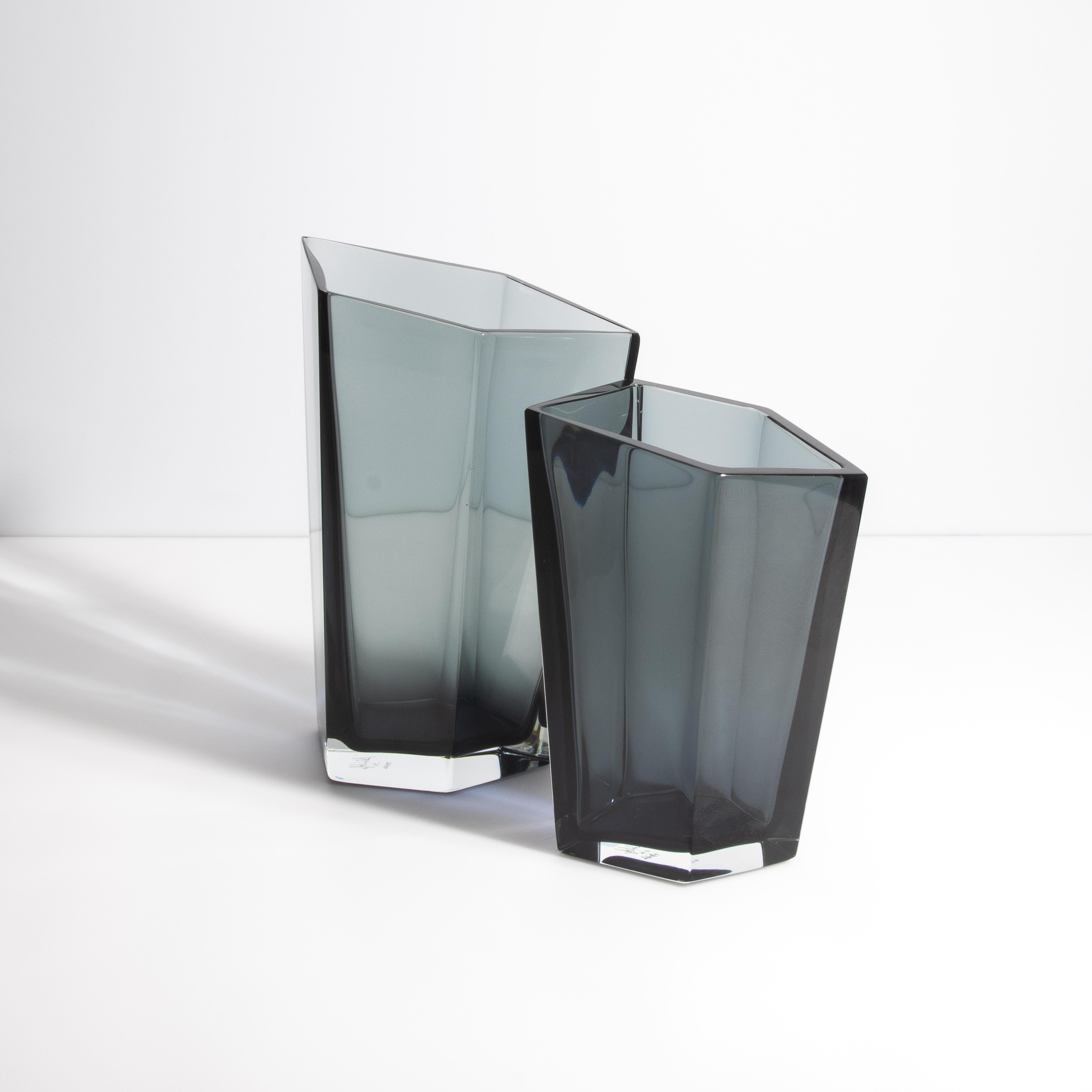 Vaso Penta di Murano soffiato a mano in grigio medio in vendita 4
