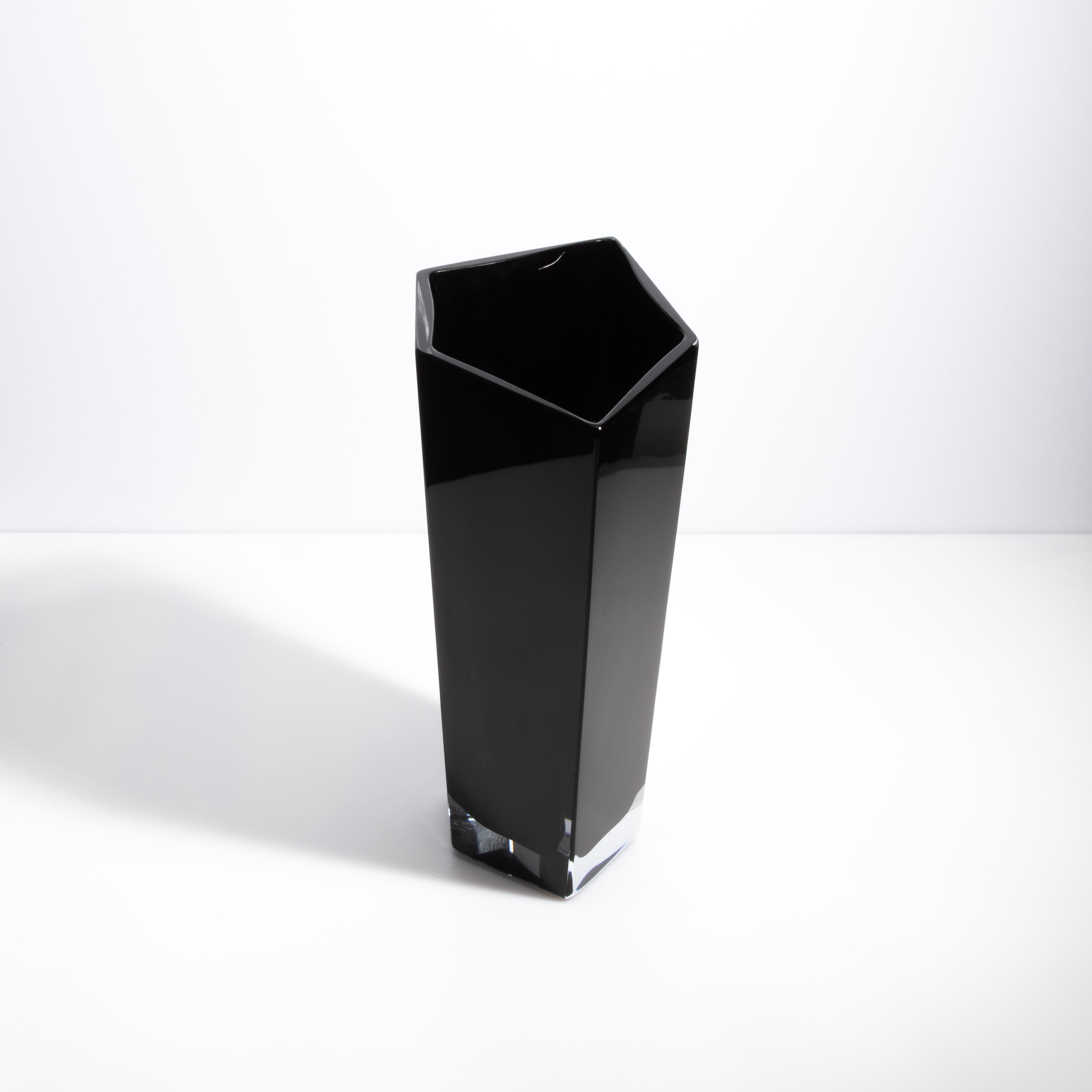 Moderne Vase Penta de Murano soufflé à la main en noir onyx en vente
