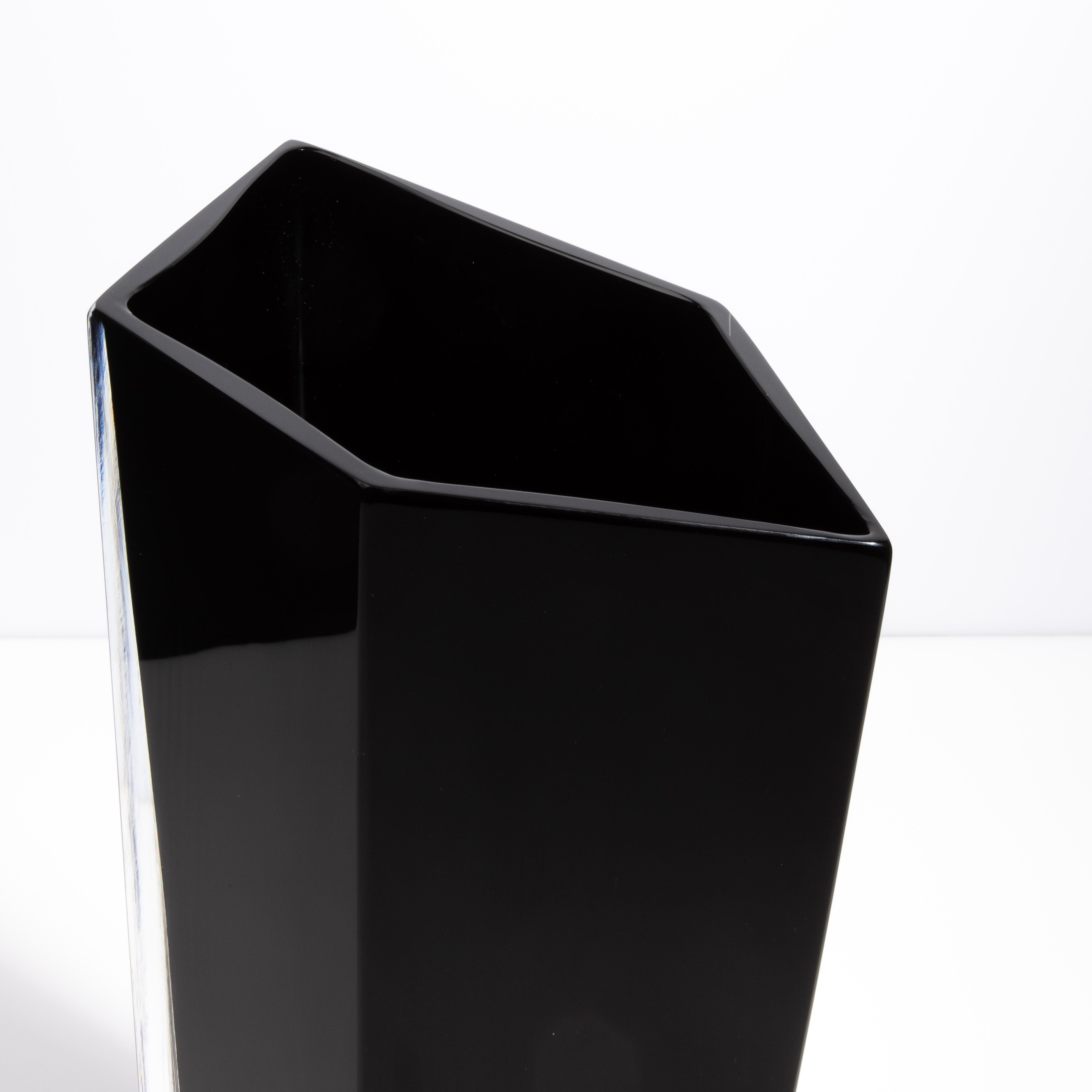 Fait main Vase Penta de Murano soufflé à la main en noir onyx en vente