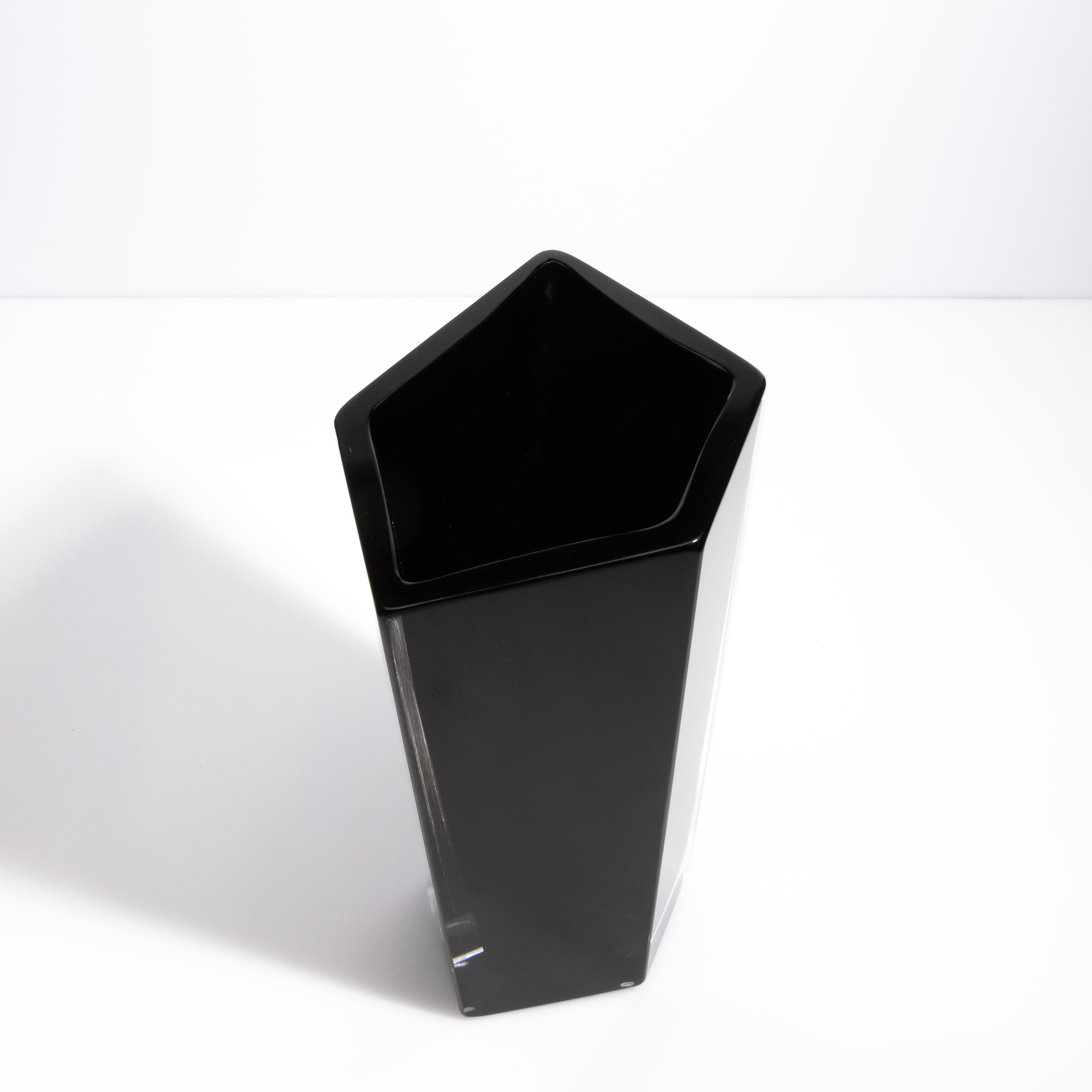 Fatto a mano Vaso Penta di Murano soffiato a mano in nero onice in vendita