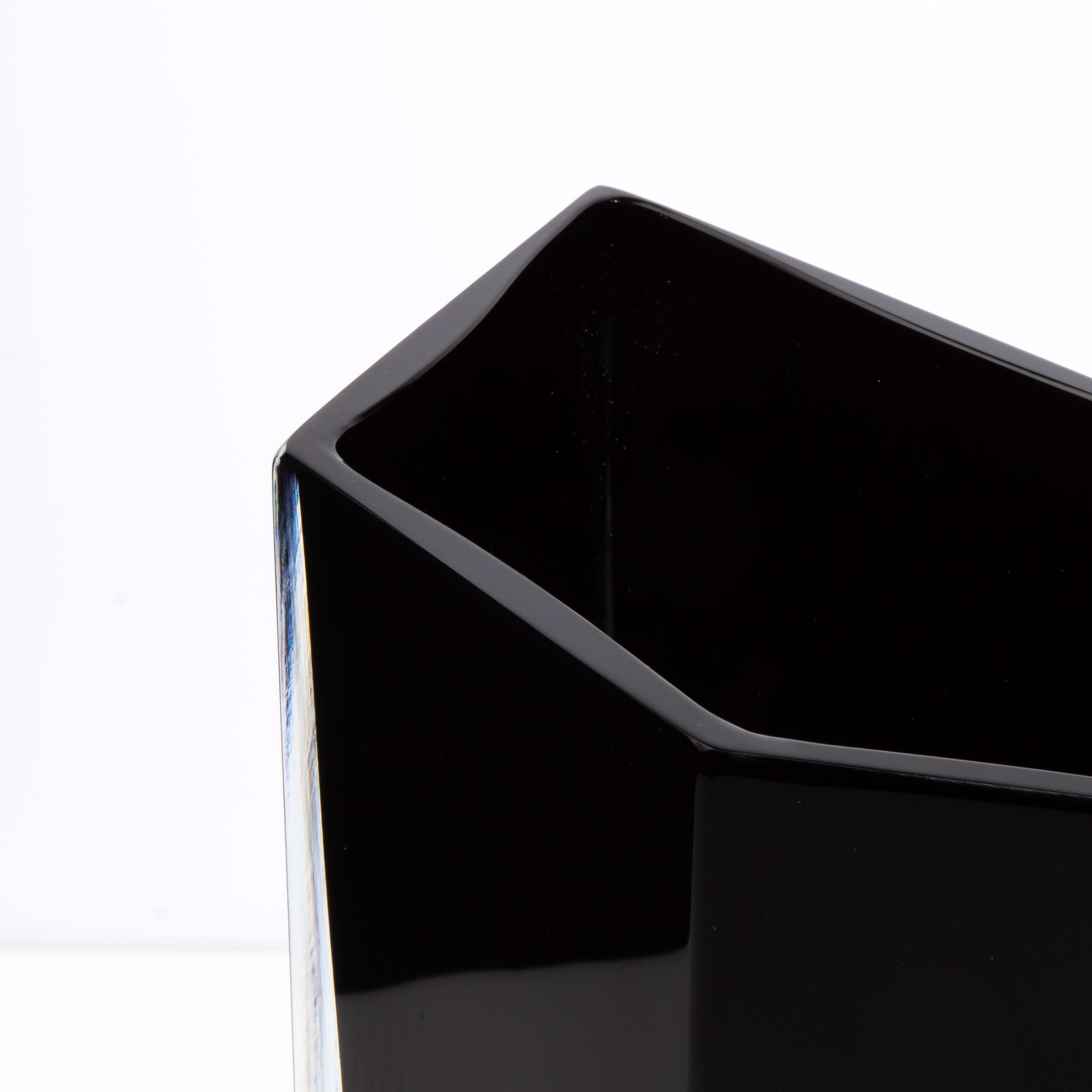 XXIe siècle et contemporain Vase Penta de Murano soufflé à la main en noir onyx en vente