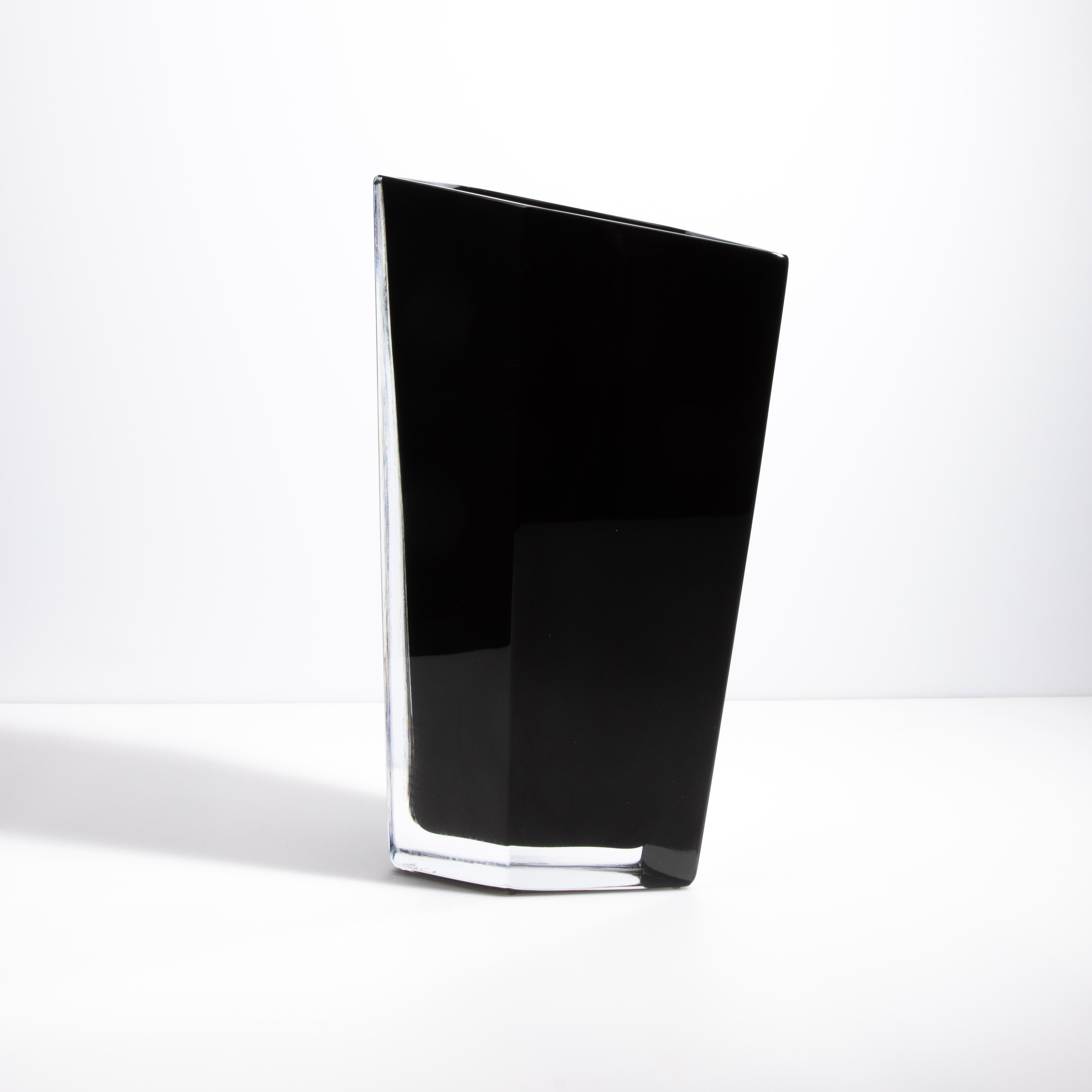 Verre de Murano Vase Penta de Murano soufflé à la main en noir onyx en vente