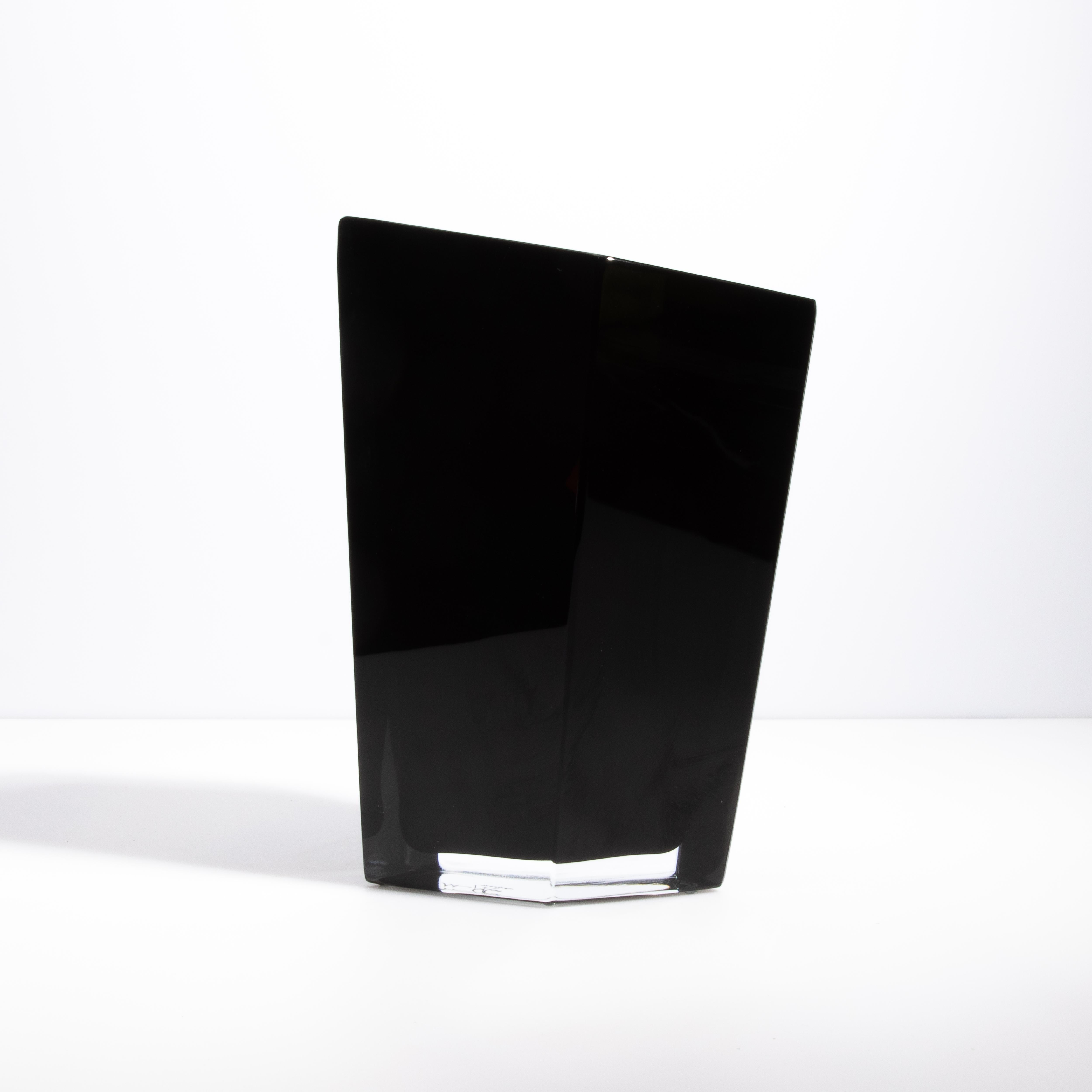 Vetro di Murano Vaso Penta di Murano soffiato a mano in nero onice in vendita