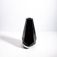 Vaso pentagonale di Murano soffiato a mano in nero