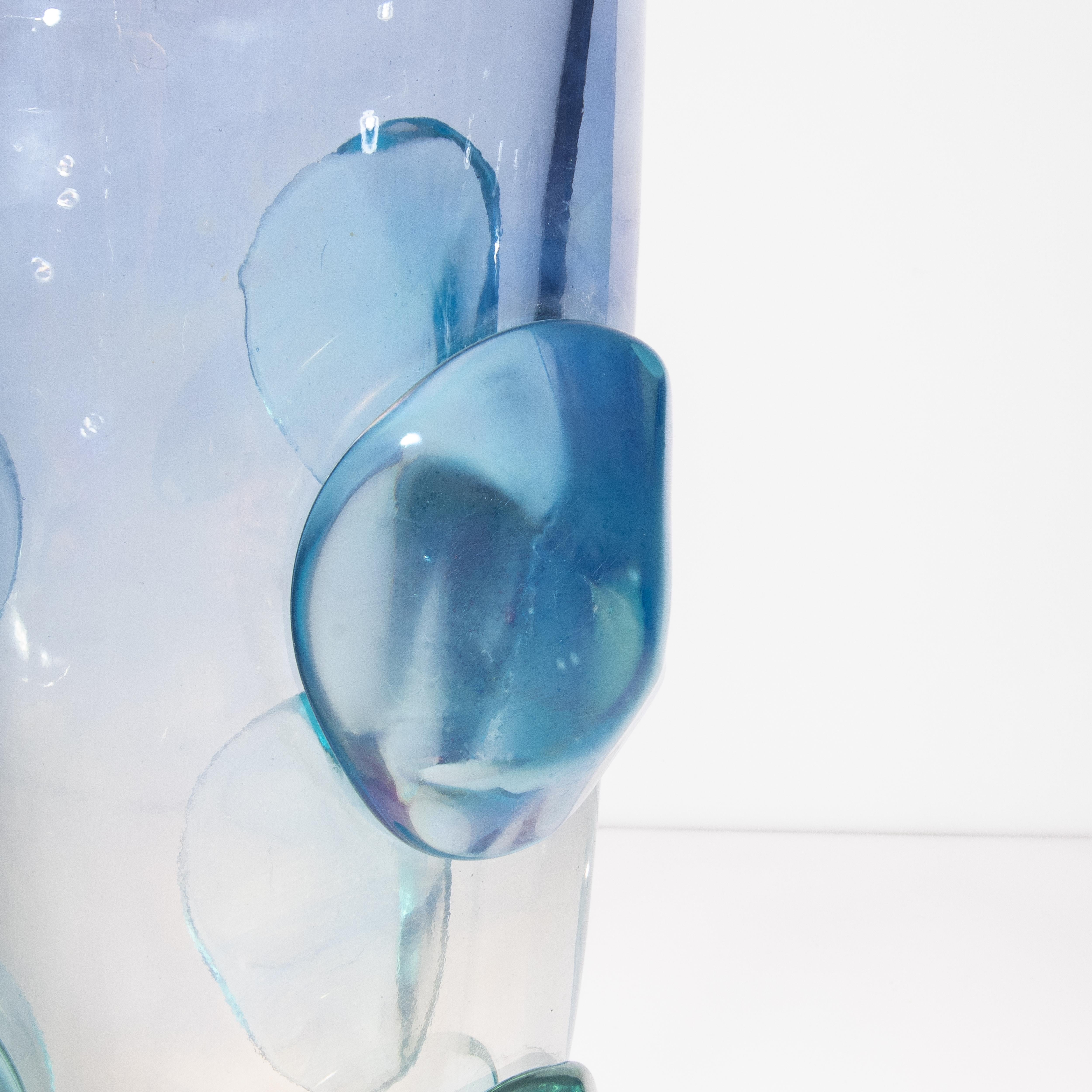 Italiano Vaso di Murano Pois soffiato a mano in blu laguna chiaro in vendita