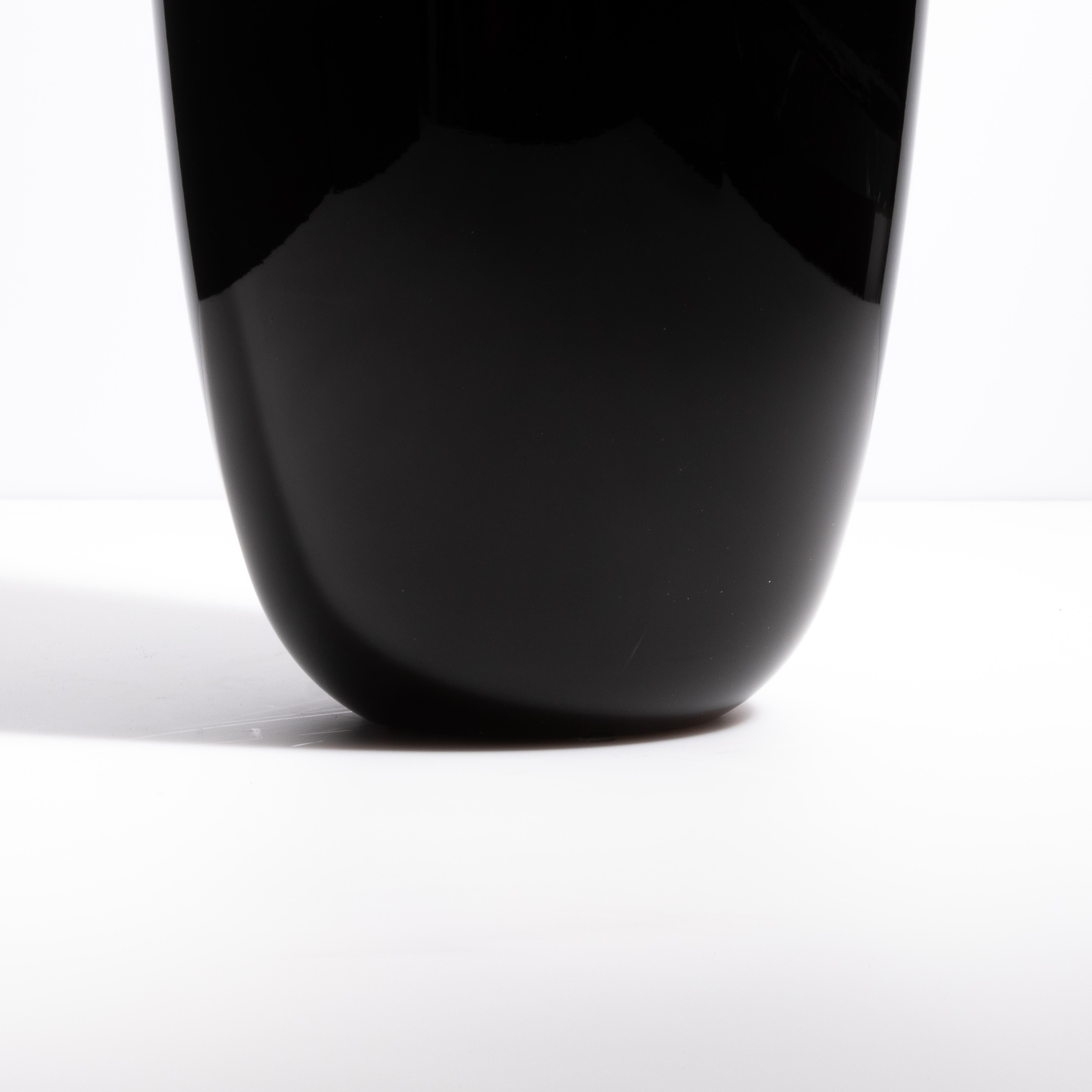Vetro di Murano Vaso da poker di Murano soffiato a mano in nero onice in vendita
