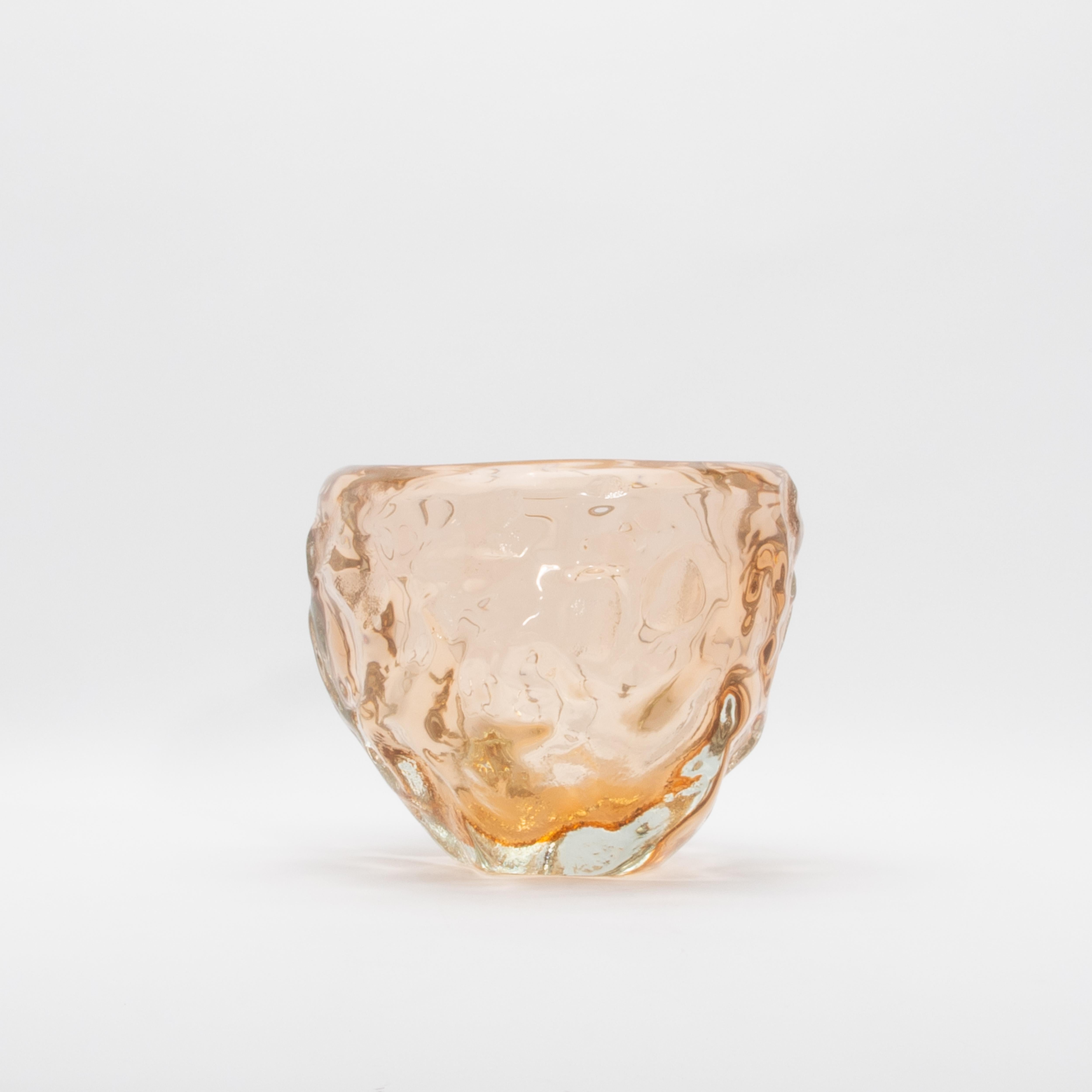 Fait main Bol sculptural de Murano soufflé à la main en or rose en vente