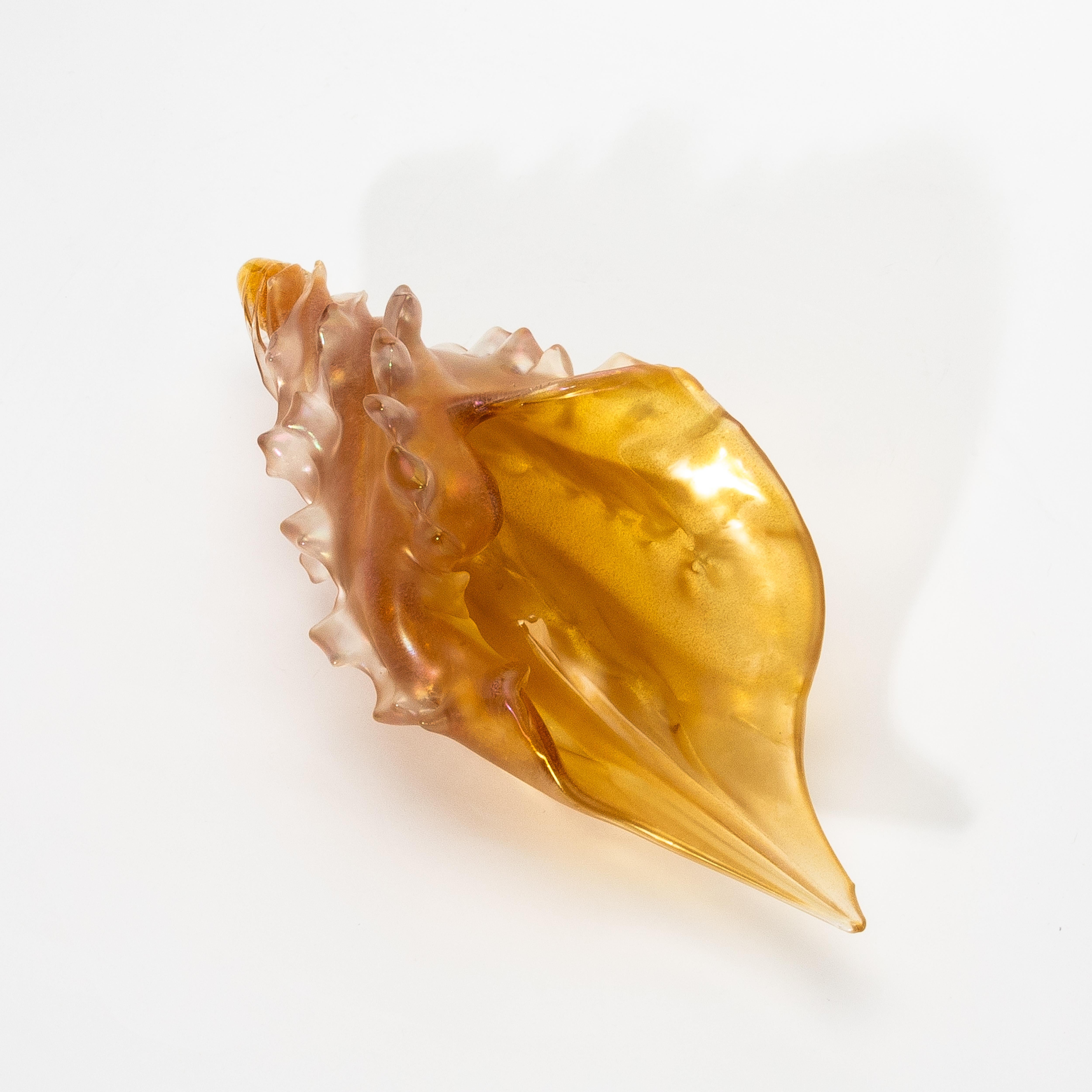 Handgeblasene Murano-Muschel aus Bernstein mit 24-karätigen Goldflecken (21. Jahrhundert und zeitgenössisch) im Angebot