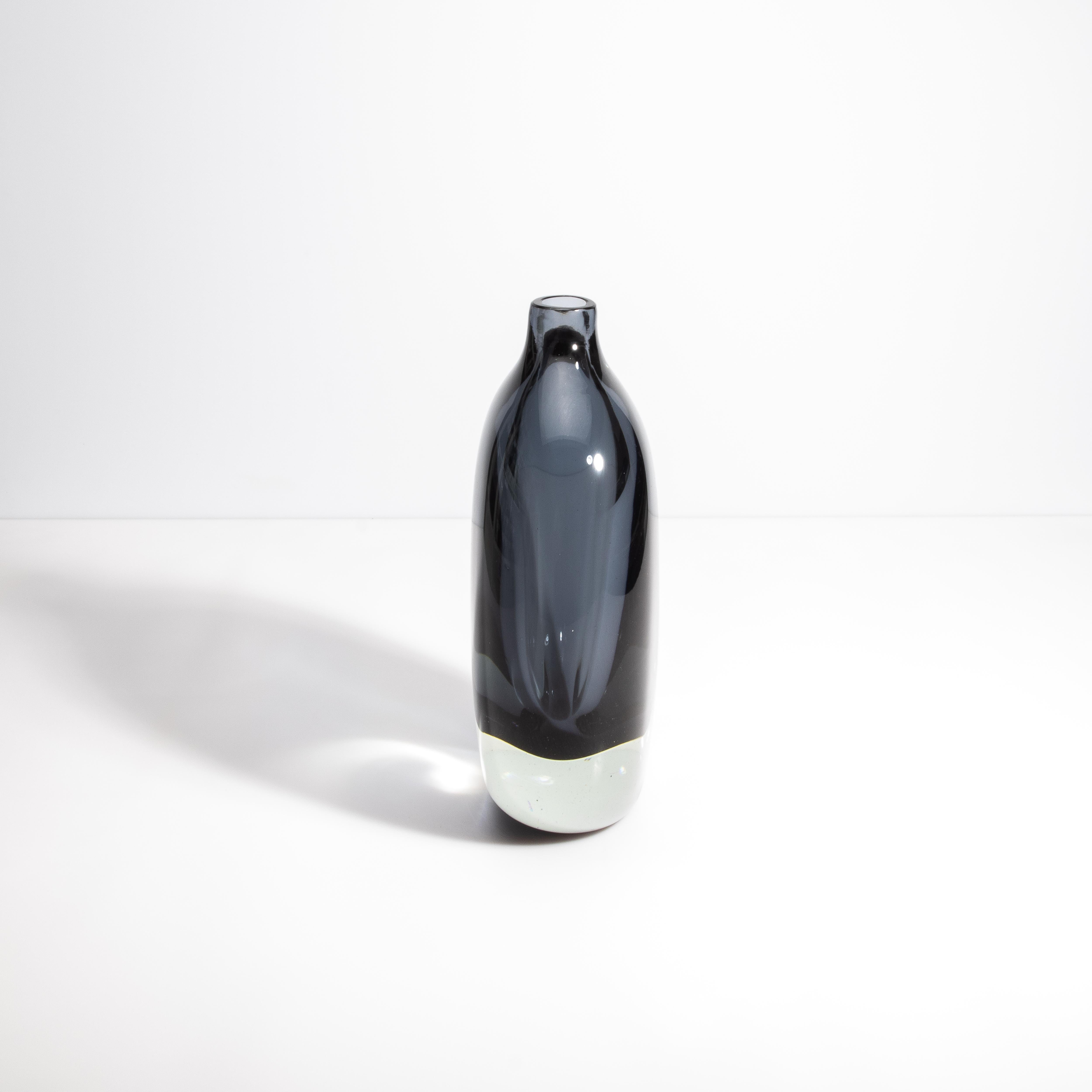 Moderne Vase Sommerso de Murano soufflé à la main en gris/clair en vente