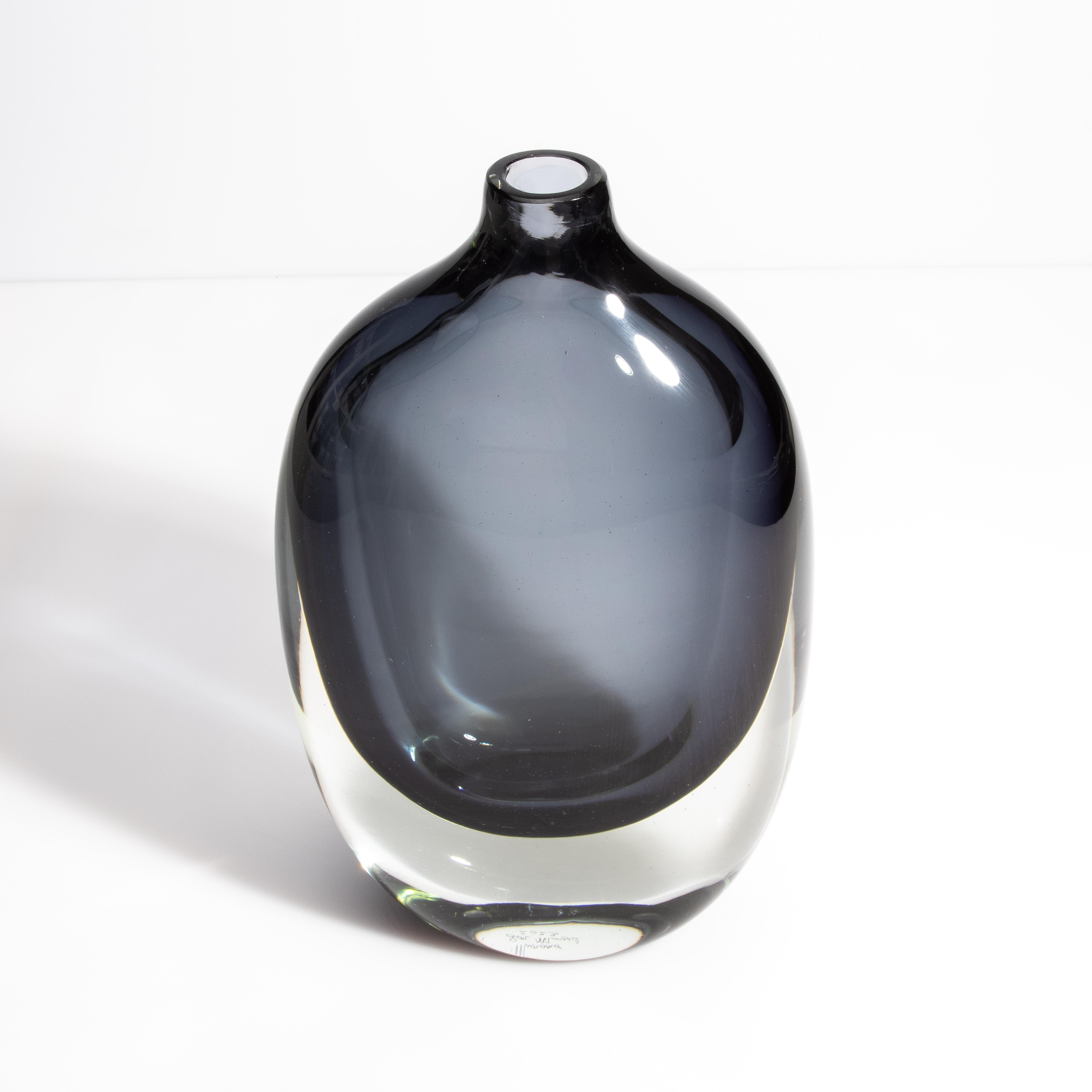 Fait main Vase Sommerso de Murano soufflé à la main en gris/clair en vente