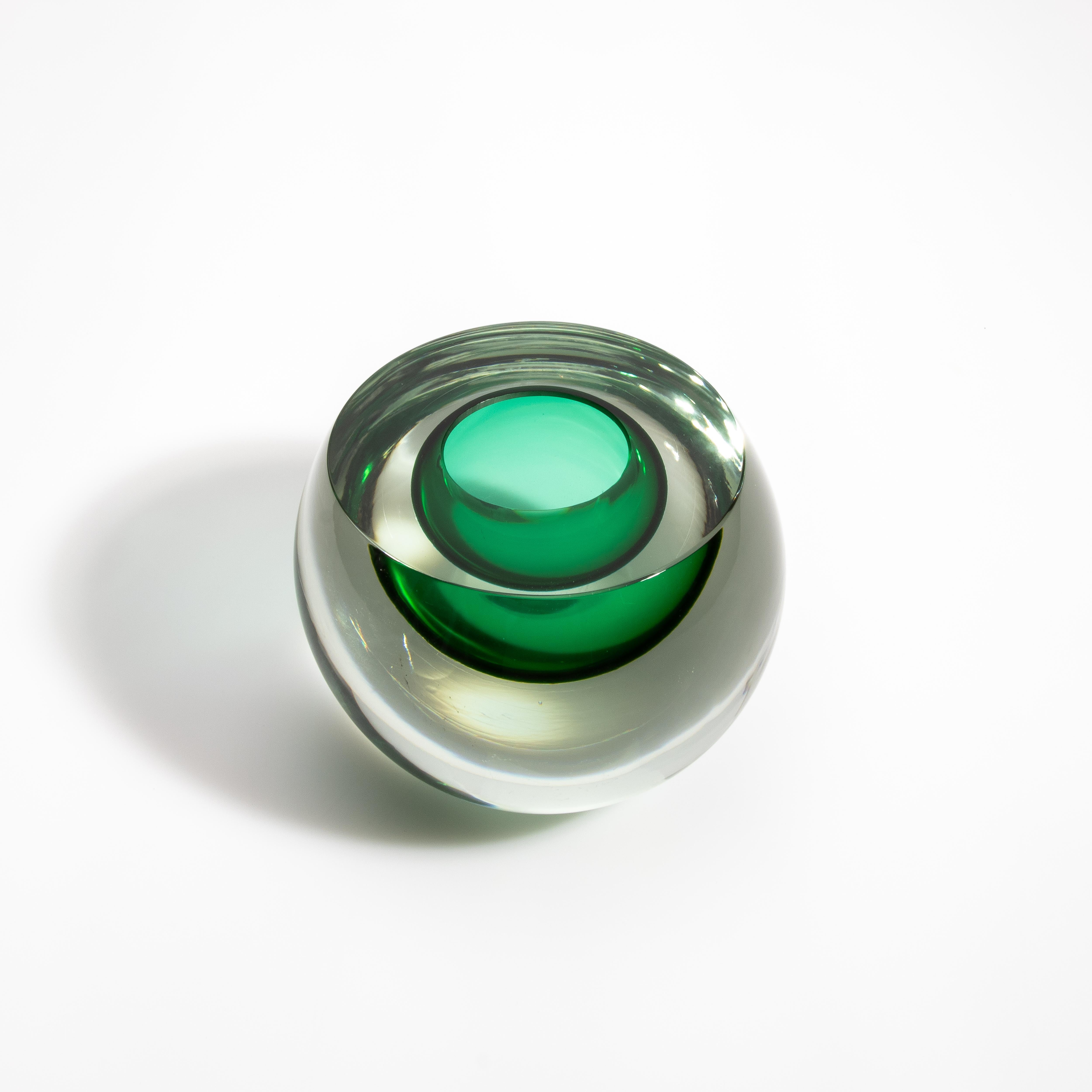 Moderno Vaso a sfera di Murano soffiato a mano in Greene & Greene Piccolo in vendita