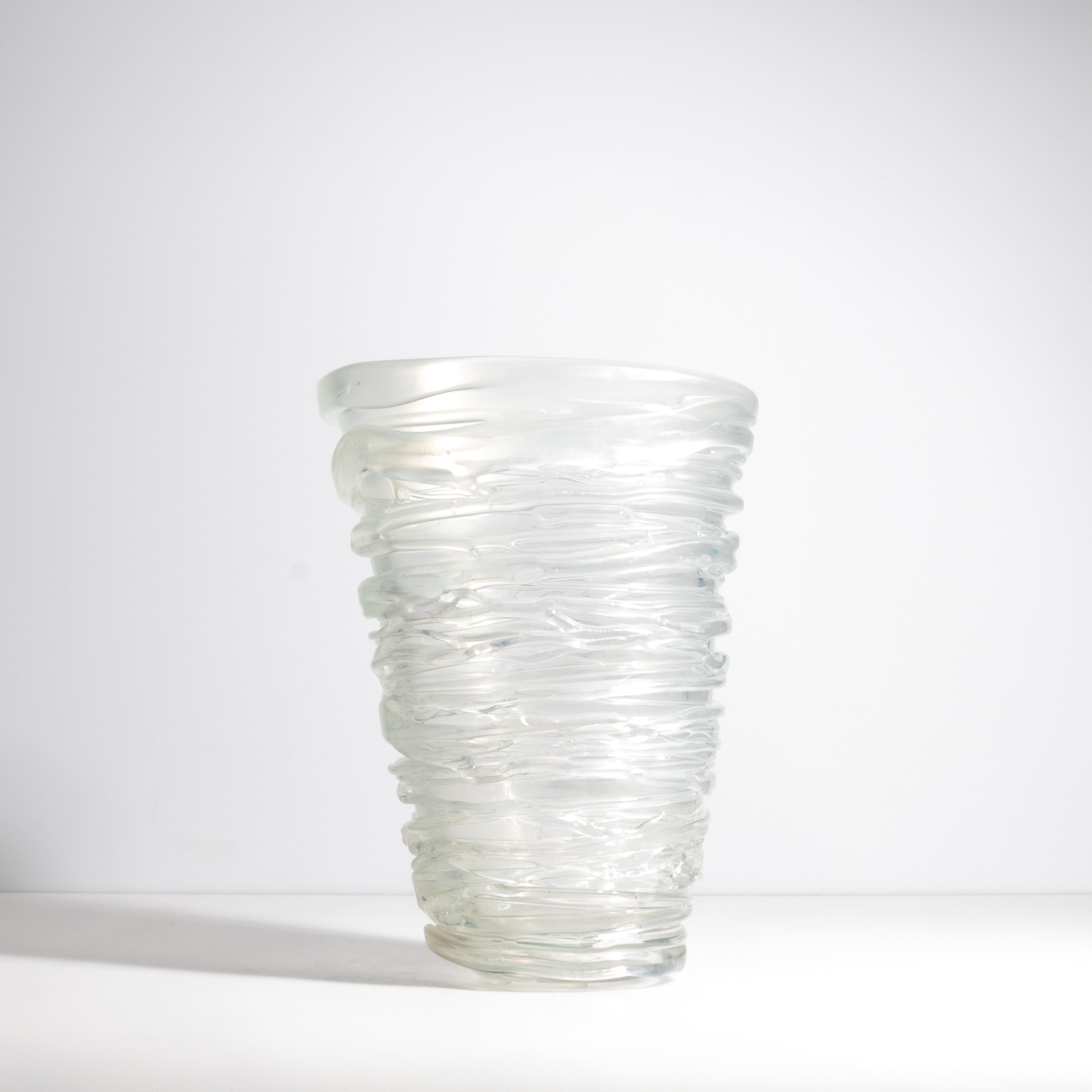 Moderne Vase en spirale de Murano soufflé à la main, givré, grand modèle en vente
