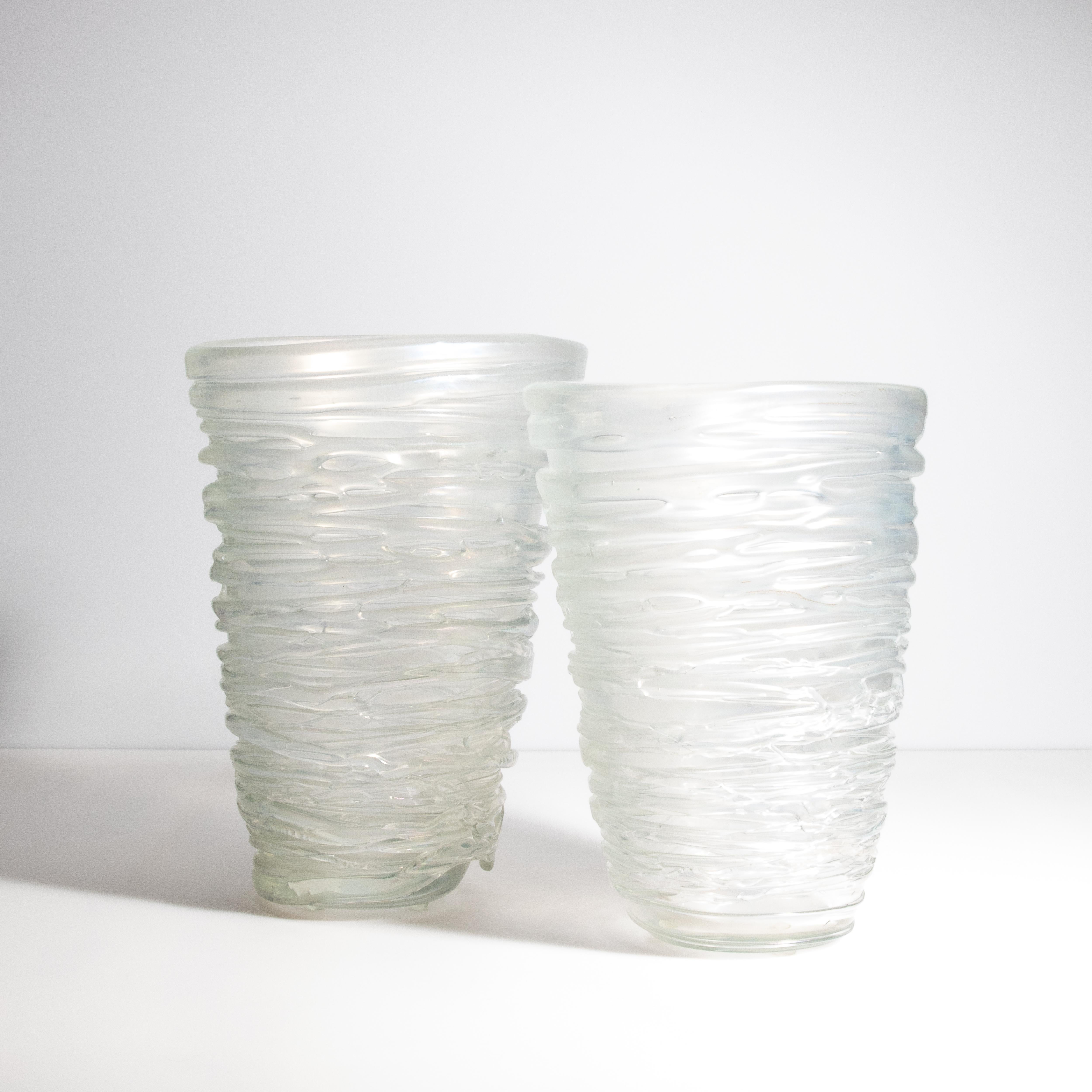 Verre de Murano Vase en spirale de Murano soufflé à la main, givré, grand modèle en vente