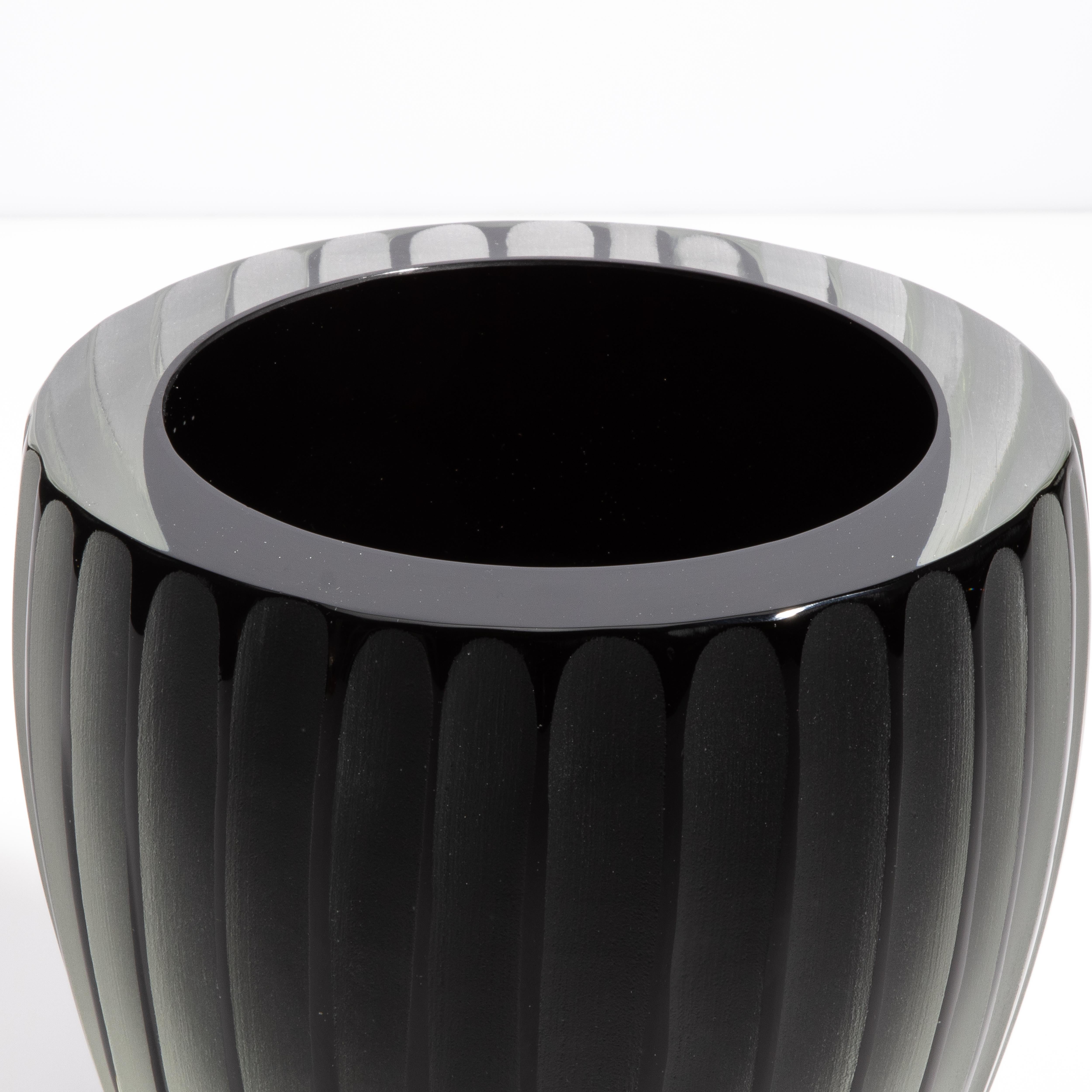 Moderno Vaso Supreme di Murano soffiato a mano in nero in vendita