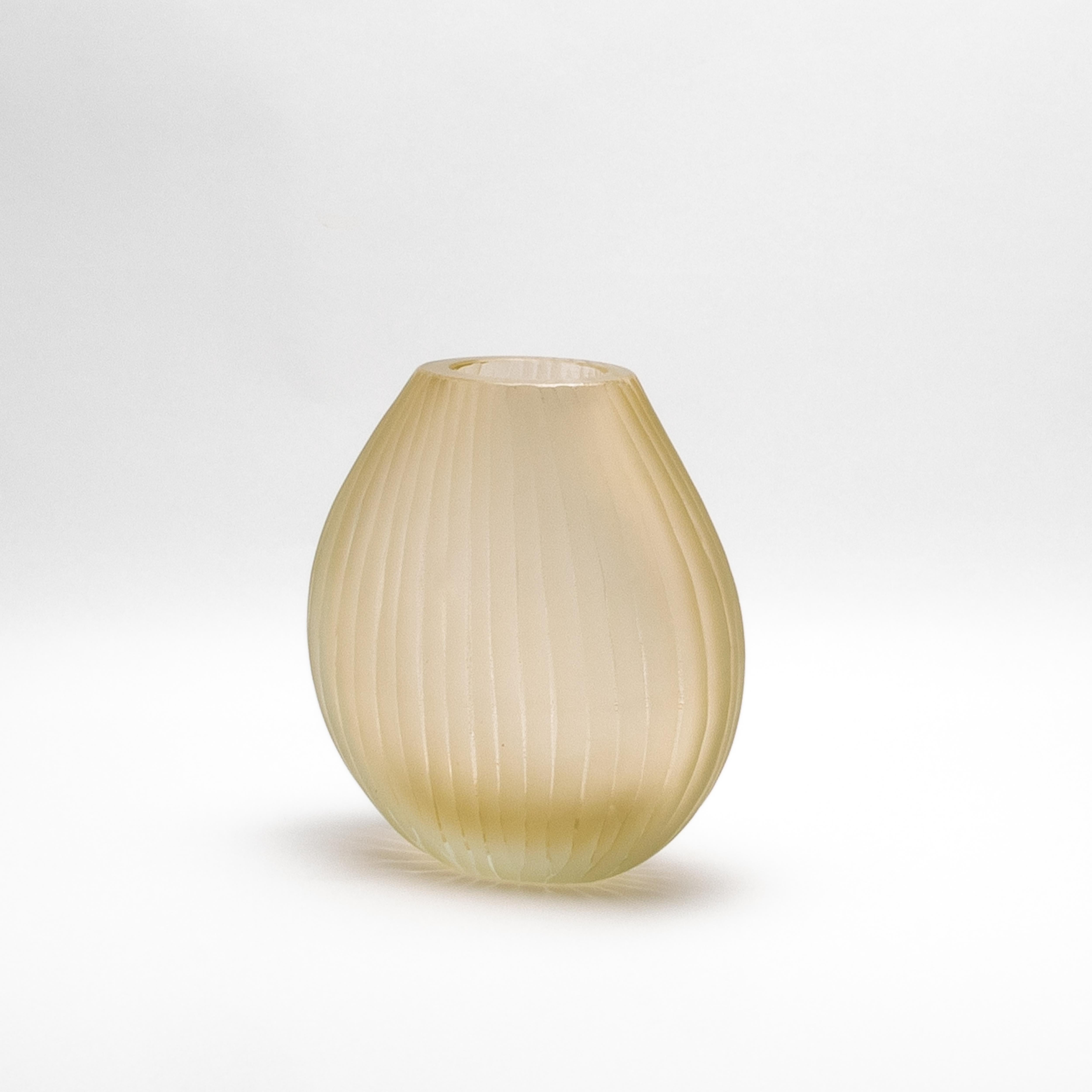 Moderno Vaso supremo di Murano soffiato a mano, trasparente e con riflessi d'oro a 24 carati, grande in vendita